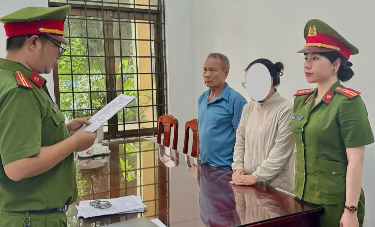 Bắt tạm giam đối tượng lừa đảo chiếm đoạt h&agrave;ng trăm triệu đồng của bị hại - Ảnh 1.