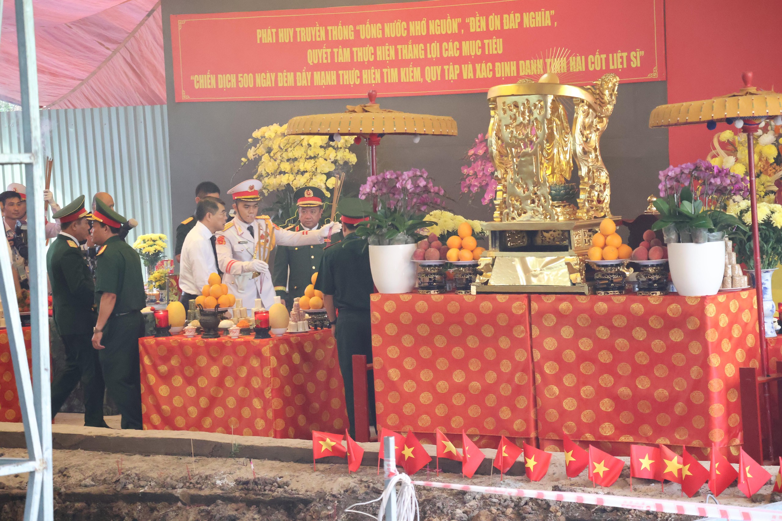 Thủ tướng Lê Minh Hưng Chỉ đạo tìm kiếm hài cốt liệt sĩ tại Công viên Lê Thị Riêng - Ảnh 10.
