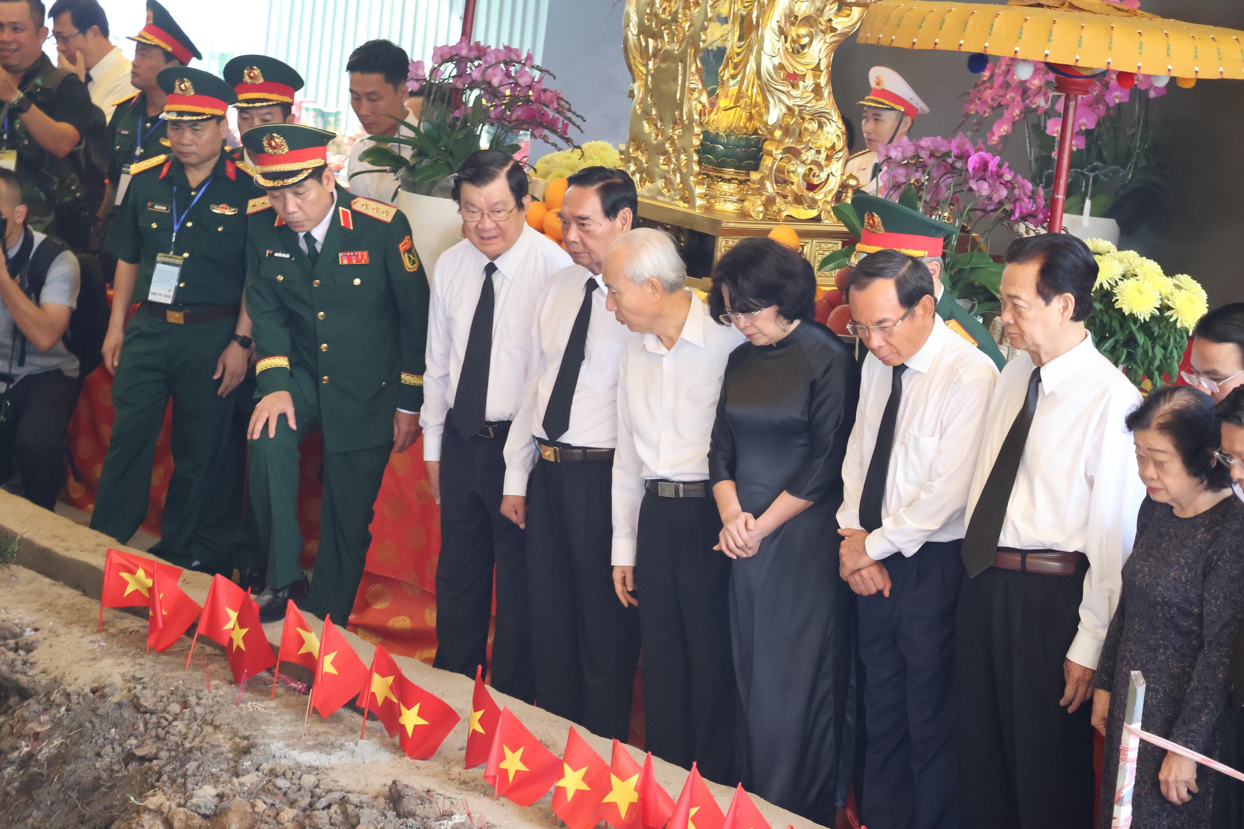 Thủ tướng Lê Minh Hưng Chỉ đạo tìm kiếm hài cốt liệt sĩ tại Công viên Lê Thị Riêng - Ảnh 3.