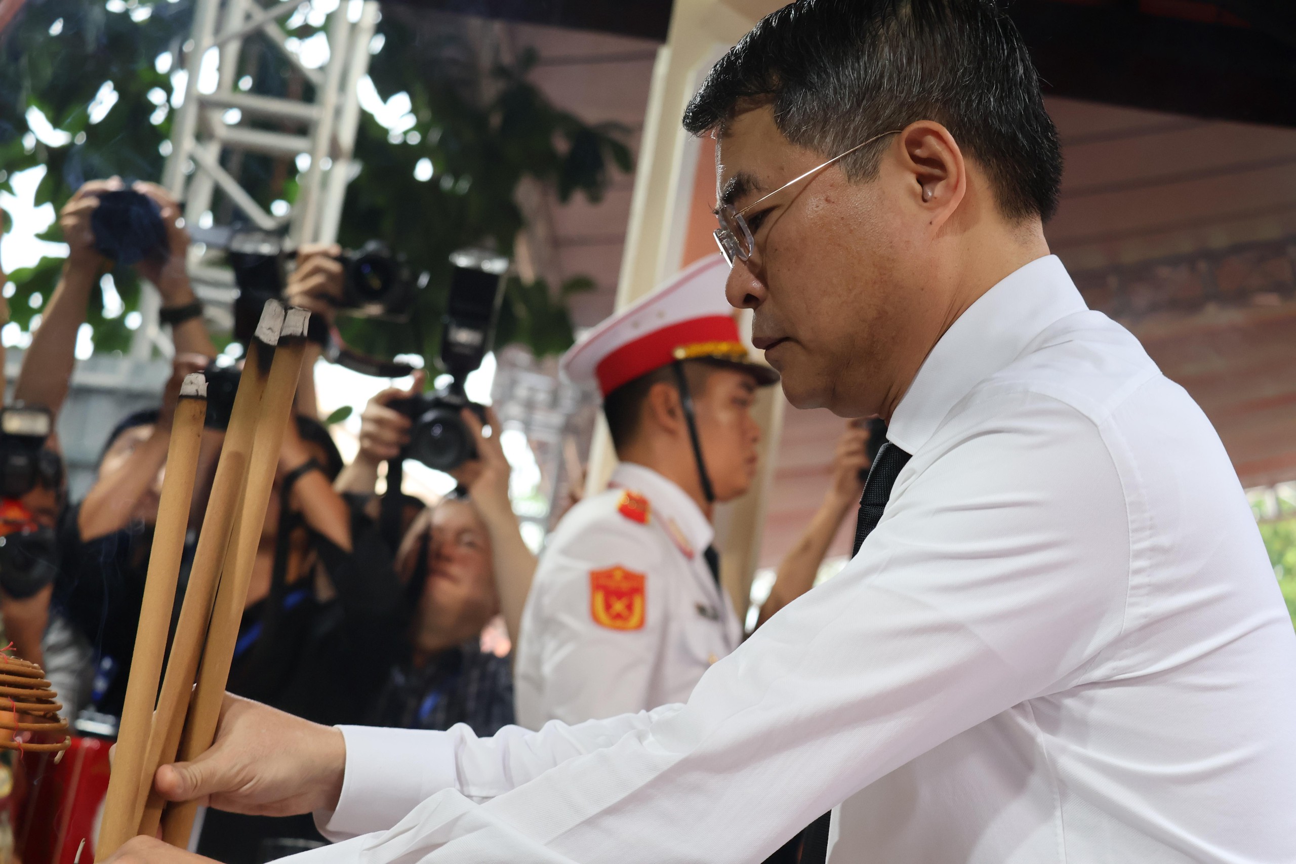 Thủ tướng Lê Minh Hưng Chỉ đạo tìm kiếm hài cốt liệt sĩ tại Công viên Lê Thị Riêng - Ảnh 6.