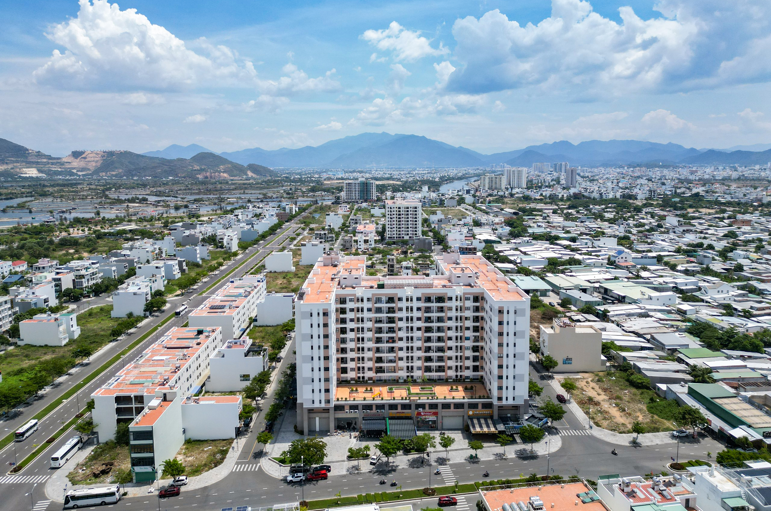 Kh&aacute;nh H&ograve;a ph&aacute;t triển 2.100 căn nh&agrave; ở cho thu&ecirc; ưu ti&ecirc;n c&ocirc;ng nh&acirc;n, người thu nhập thấp - Ảnh 1.