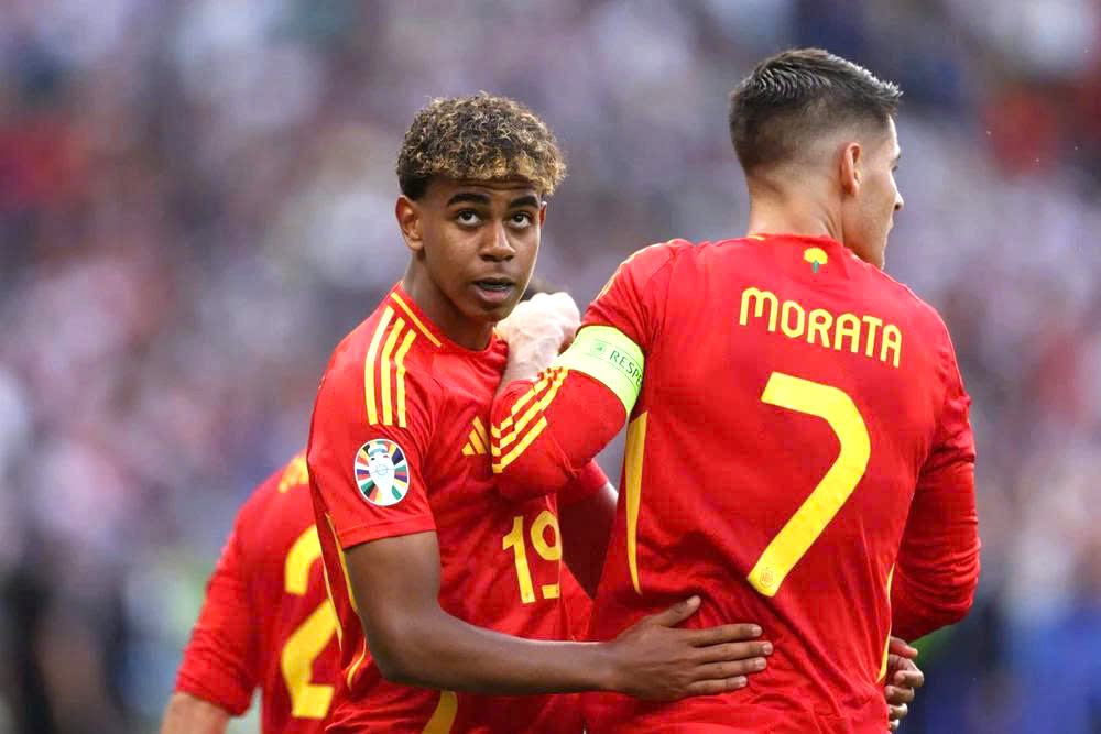 Đội h&igrave;nh mạnh nhất Bồ Đ&agrave;o Nha đấu T&acirc;y Ban Nha: Ronaldo so t&agrave;i c&ugrave;ng Yamal - Ảnh 2.