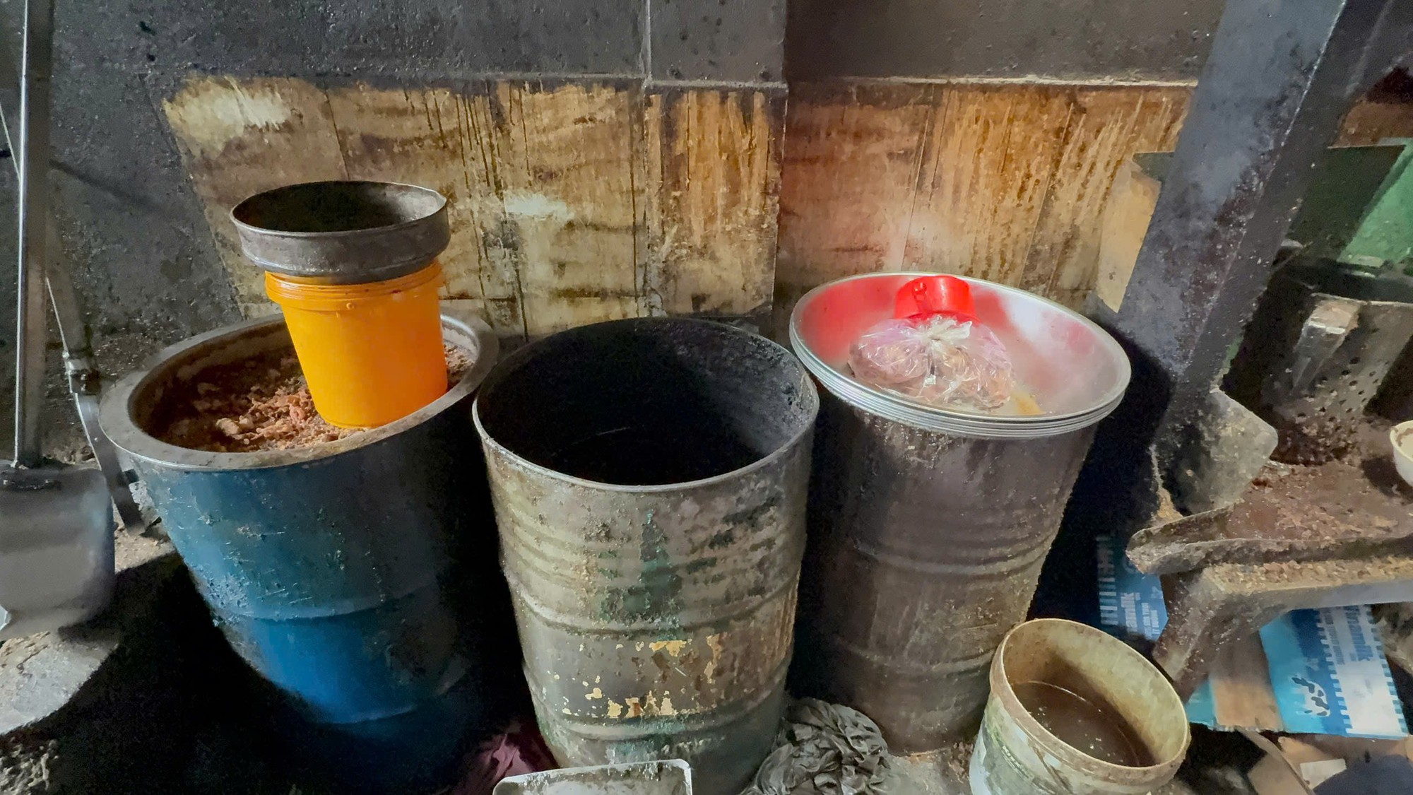 Ph&aacute;t hiện hơn 2 tấn mỡ , da động vật kh&ocirc;ng r&otilde; nguồn gốc tại gia Lai - Ảnh 3.