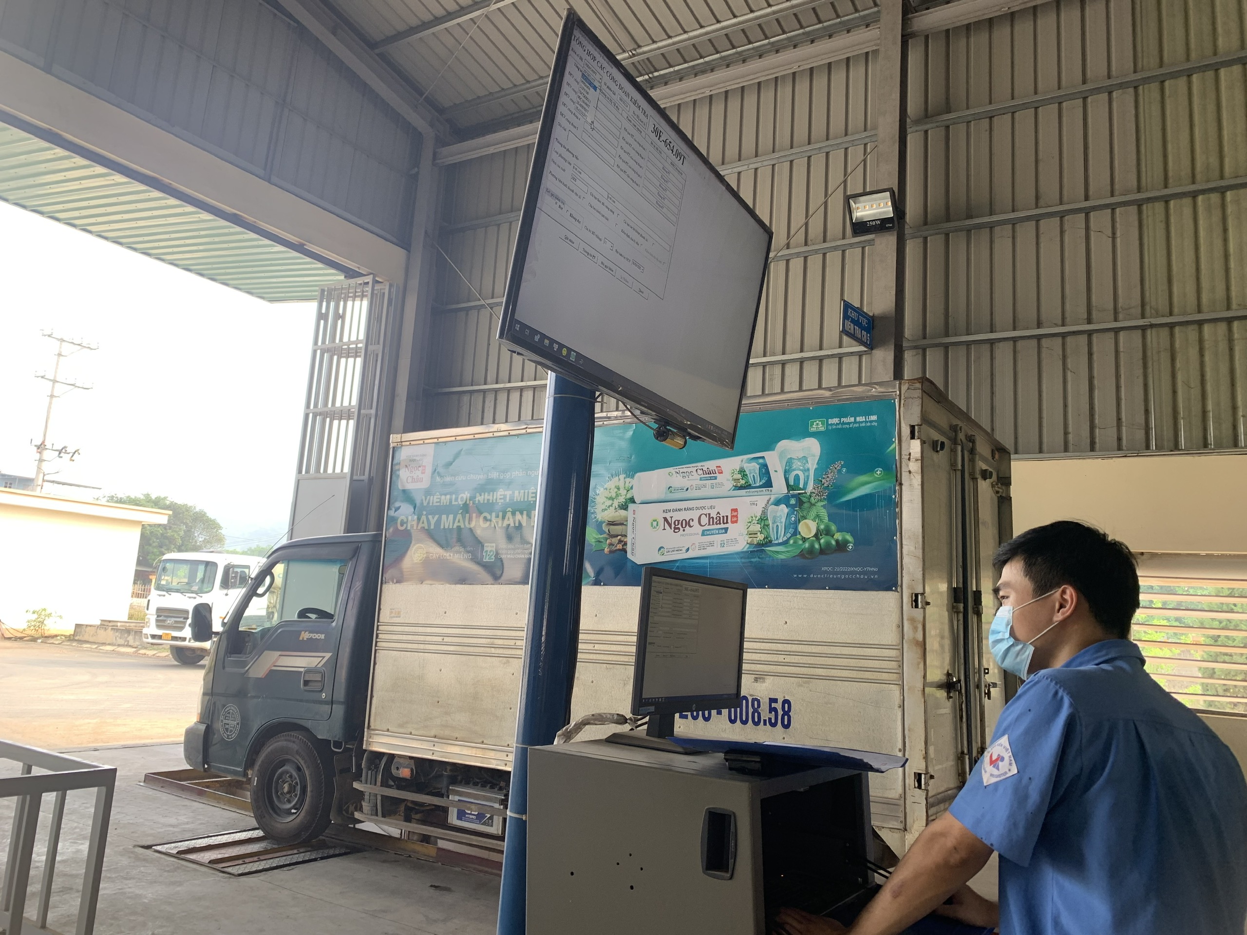 Bộ X&acirc;y dựng đề xuất chuẩn ho&aacute; to&agrave;n diện cơ sở đăng kiểm - Ảnh 2.