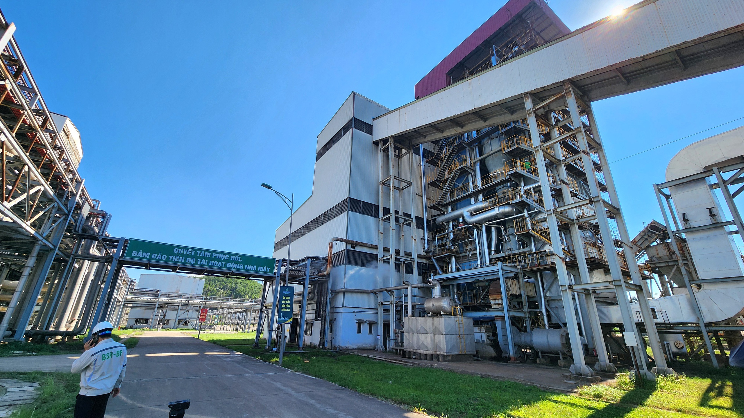 Bài 2: Ethanol Việt Nam: Nhà máy sáng đèn, bài toán sống còn vẫn ở phía trước - Ảnh 1.