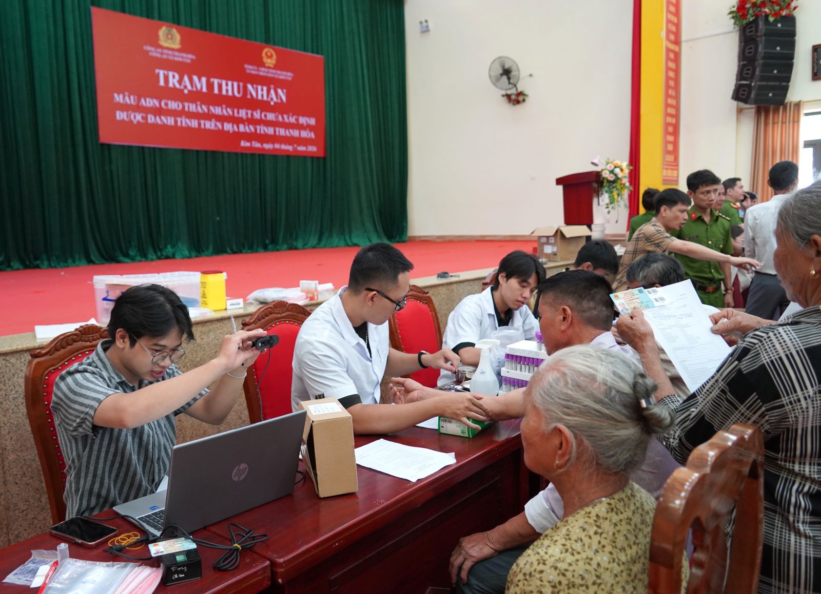 Thanh H&oacute;a ho&agrave;n th&agrave;nh thu nhận mẫu ADN của h&agrave;ng ngh&igrave;n th&acirc;n nh&acirc;n liệt sỹ - Ảnh 2.