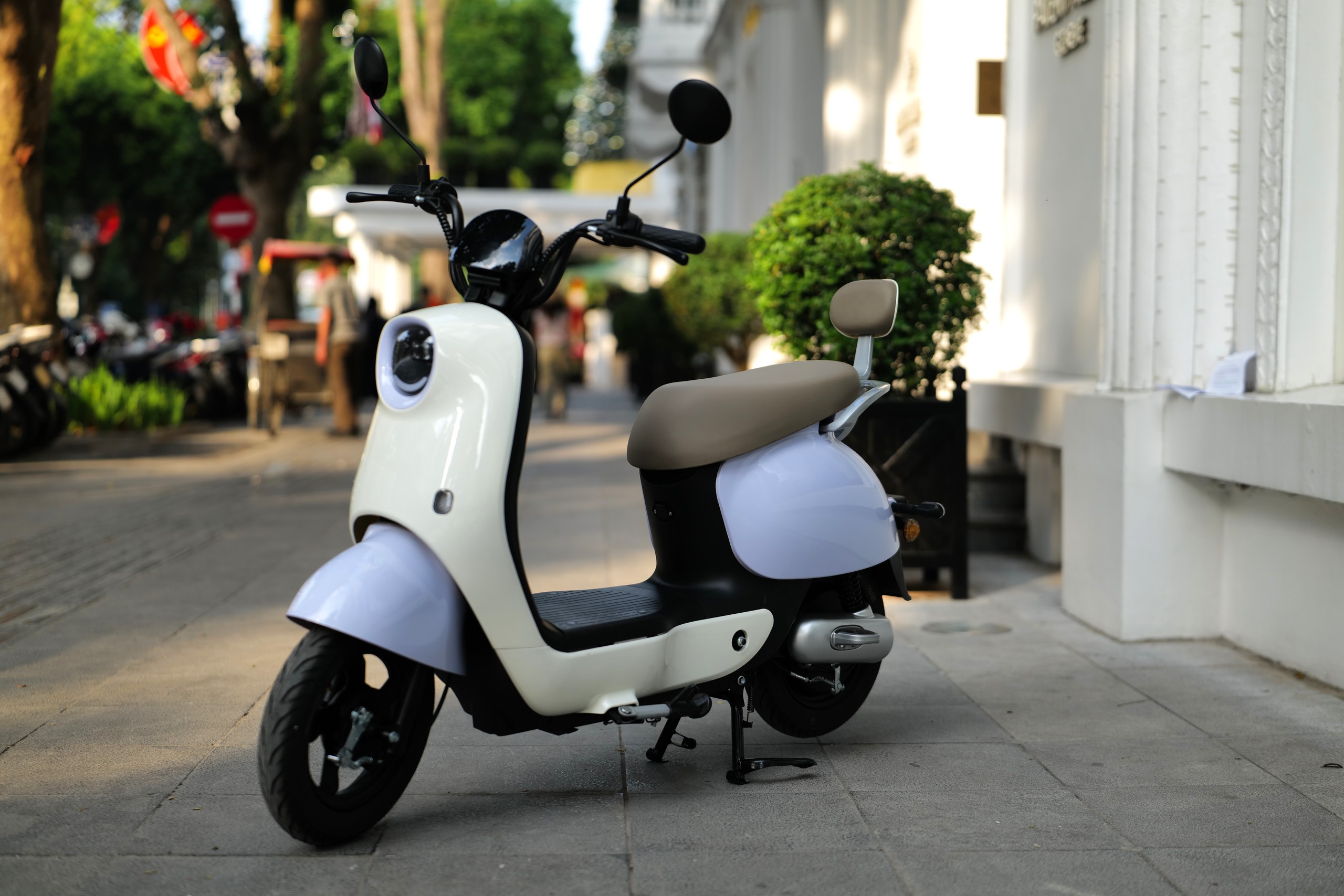 Những mẫu xe điện giá 10 - 15 triệu đồng cho học sinh năm 2026 - Ảnh 2. Những mẫu xe điện giá 10 - 15 triệu đồng cho học sinh năm 2026 - Ảnh 2.