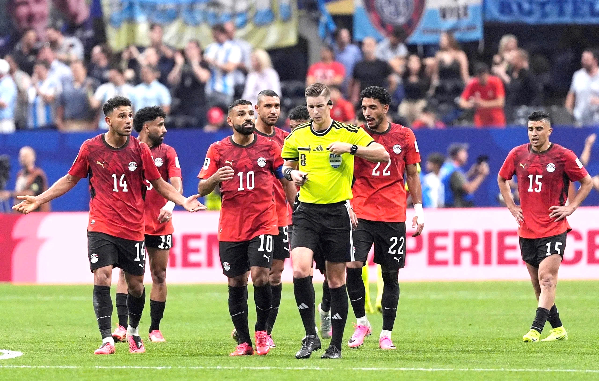 World Cup 2026: Thực hư chuyện trọng t&agrave;i thi&ecirc;n vị Argentina trong chiến thắng trước Ai Cập - Ảnh 2.