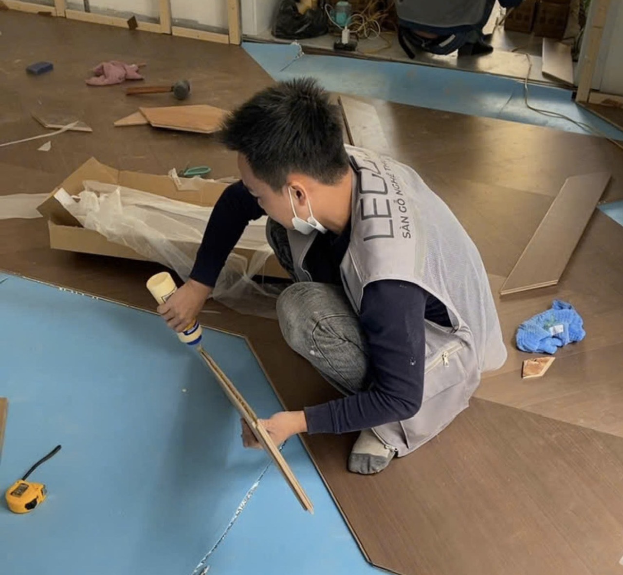 C&aacute;ch khắc phục s&agrave;n gỗ bị phồng rộp, cong v&ecirc;nh đơn giản hiệu quả - Ảnh 3.