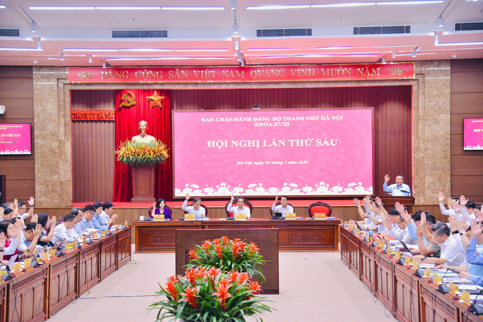 B&iacute; thư Th&agrave;nh ủy H&agrave; Nội: Đầu tư c&ocirc;ng phải mở đường, tạo động lực ph&aacute;t triển Thủ đ&ocirc; - Ảnh 3.