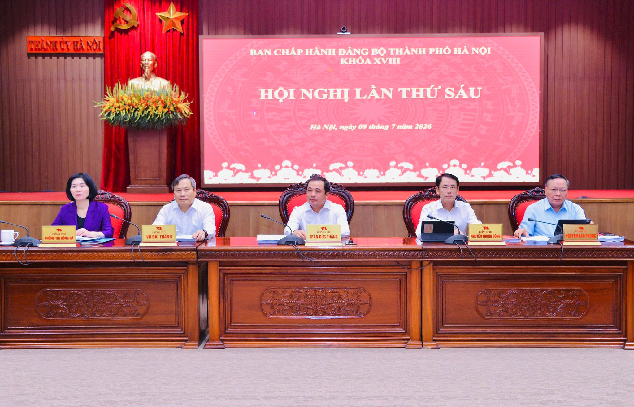 B&iacute; thư Th&agrave;nh ủy H&agrave; Nội: Đầu tư c&ocirc;ng phải mở đường, tạo động lực ph&aacute;t triển Thủ đ&ocirc; - Ảnh 1.