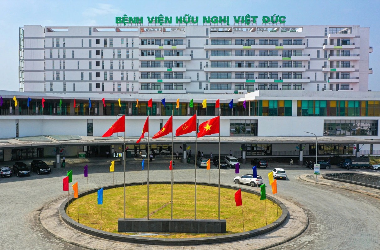 Chiều 9/7, Bệnh viện Hữu nghị Việt Đức cơ sở Ninh B&igrave;nh ch&iacute;nh thức hoạt động - Ảnh 4.