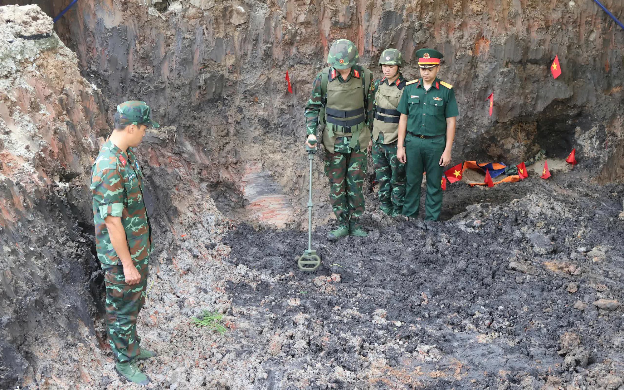 TP.HCM: Ph&aacute;t hiện th&ecirc;m 13 h&agrave;i cốt liệt sĩ, t&igrave;m thấy nhiều kỷ vật sau gần 60 năm - Ảnh 12.