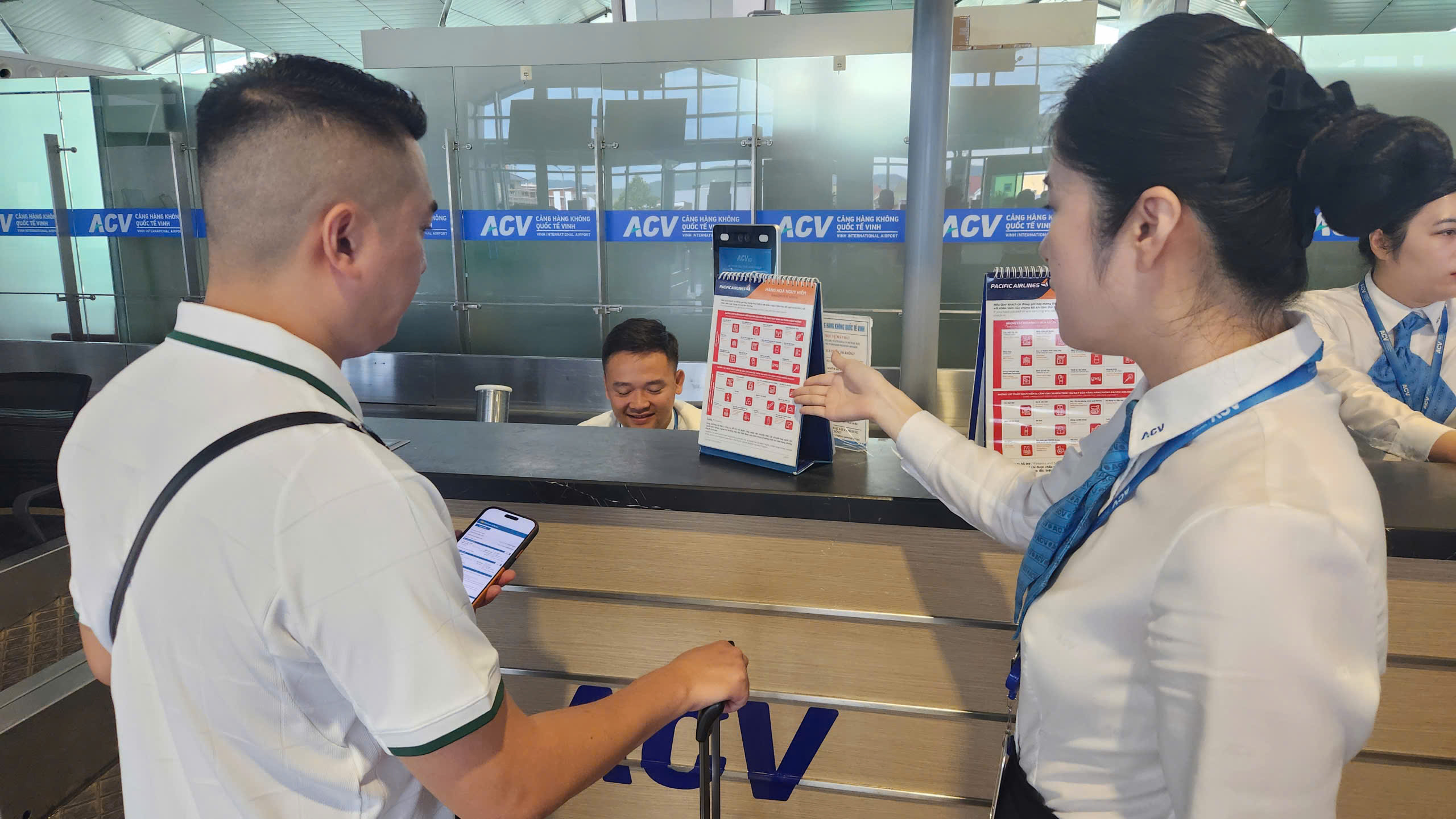 "Số h&oacute;a" quy tr&igrave;nh, s&acirc;n bay Vinh phấn đấu đạt chứng chỉ quốc tế ISAGO v&agrave;o cuối năm 2026 - Ảnh 10.