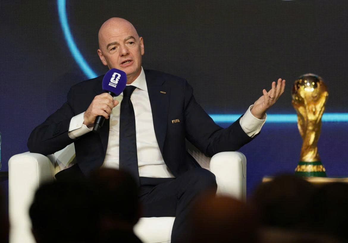 Chủ tịch FIFA bị chỉ trích thất hứa, đứng trước nguy cơ mất ghế - Ảnh 2.