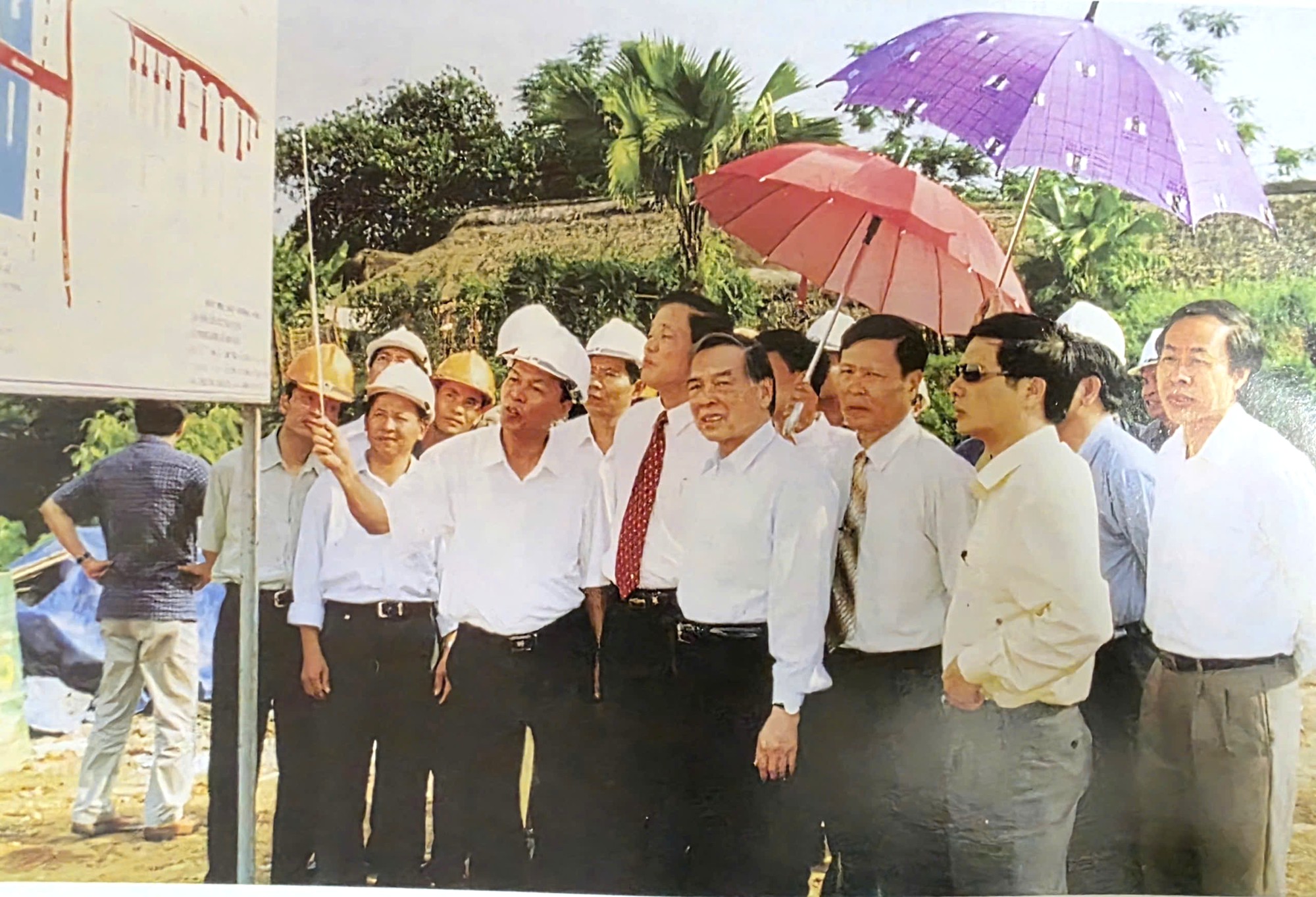 Cầu Yên bái qua hơn 3 thập kỷ, ký ức còn lại trước ngày thay áo mới - Ảnh 2.