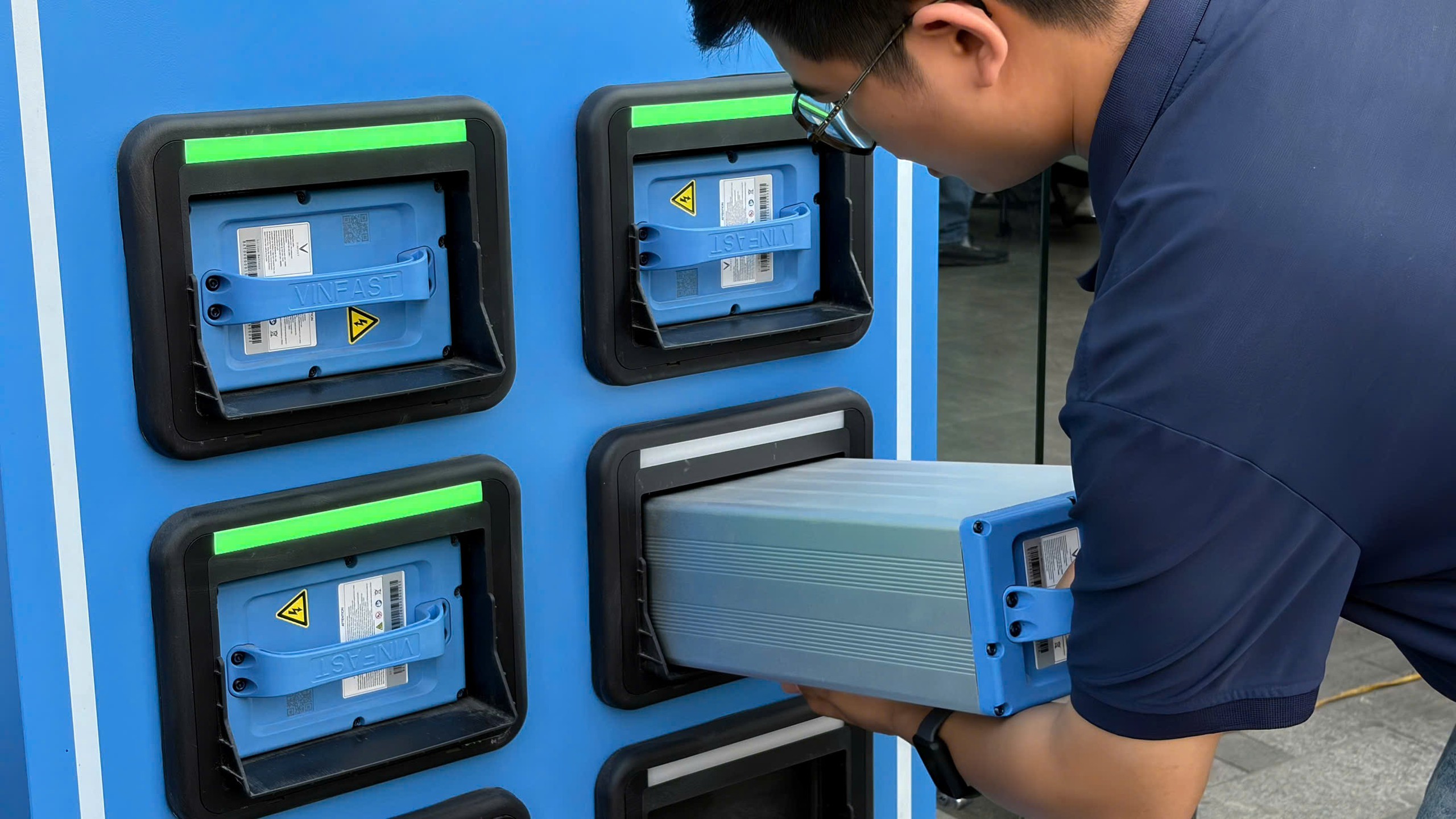 Trạm sạc phủ rộng, người dùng thích thú “phượt” muôn nơi với xe máy điện VinFast - Ảnh 1.