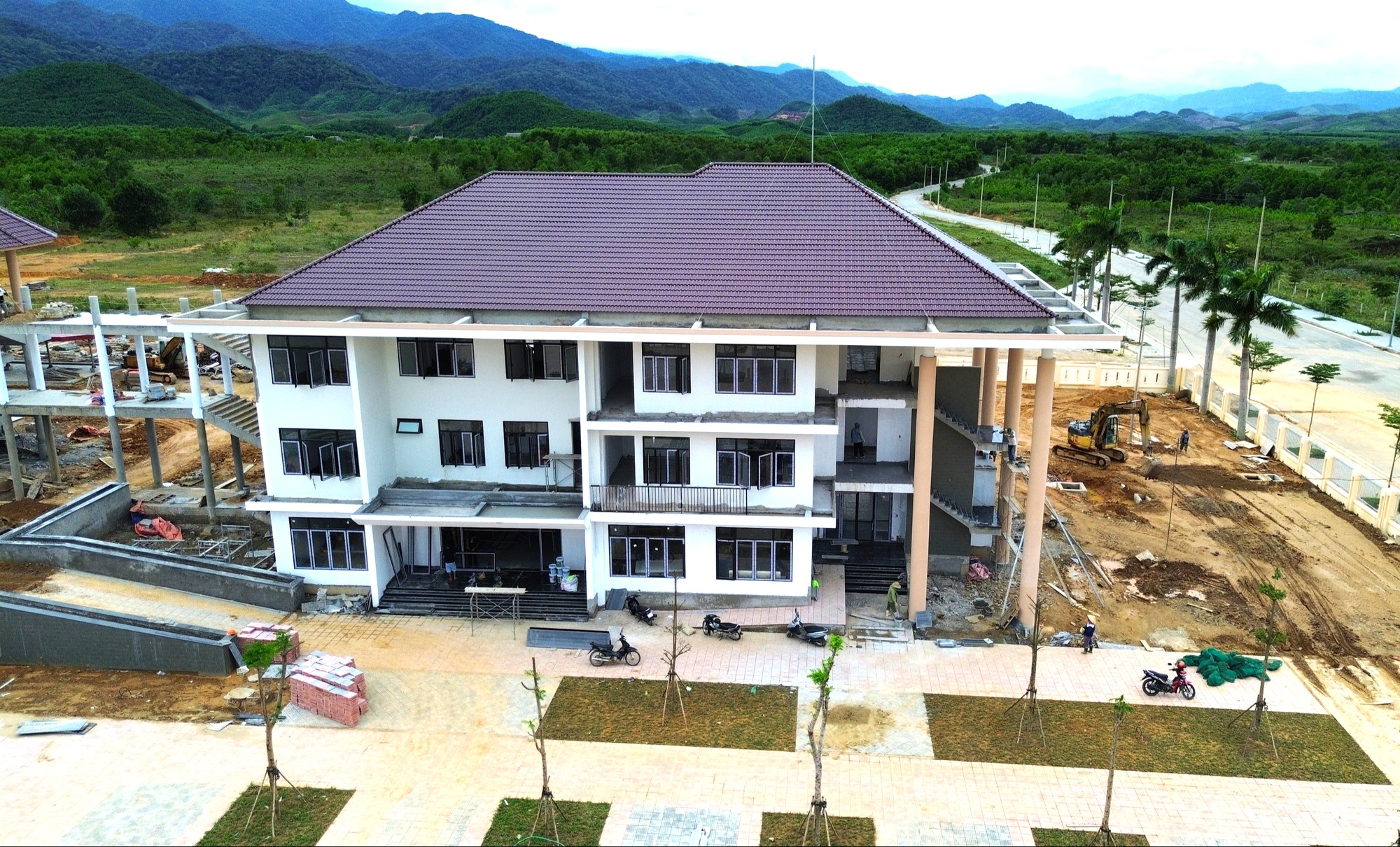 To&agrave;n cảnh trường nội tr&uacute; li&ecirc;n cấp khu vực bi&ecirc;n giới ở Huế trước ng&agrave;y ho&agrave;n th&agrave;nh - Ảnh 7.