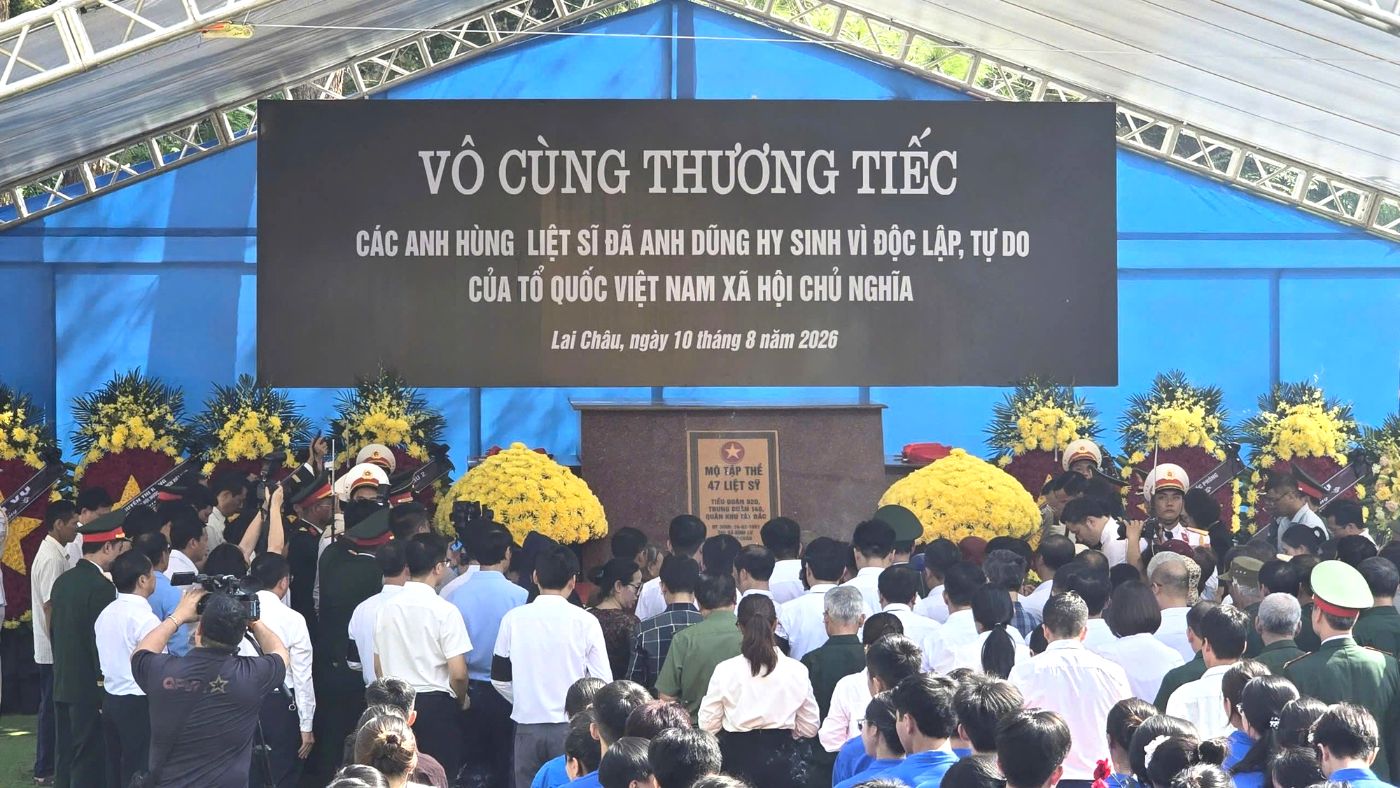 Lai Ch&acirc;u tổ chức Lễ truy điệu v&agrave; an t&aacute;ng h&agrave;i cốt 47 liệt sĩ Trung đo&agrave;n 148 - Ảnh 1.