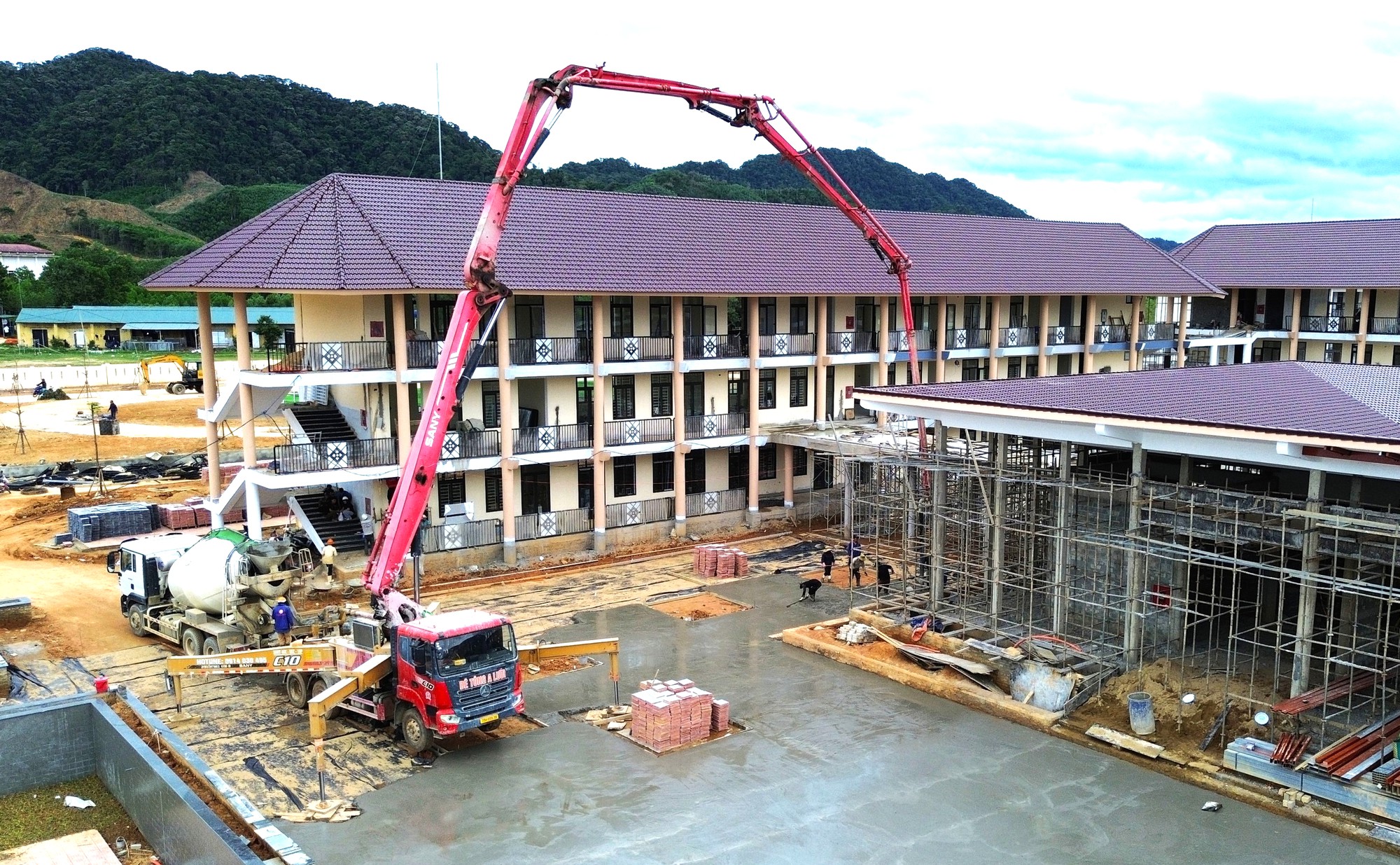 To&agrave;n cảnh trường nội tr&uacute; li&ecirc;n cấp khu vực bi&ecirc;n giới ở Huế trước ng&agrave;y ho&agrave;n th&agrave;nh - Ảnh 9.