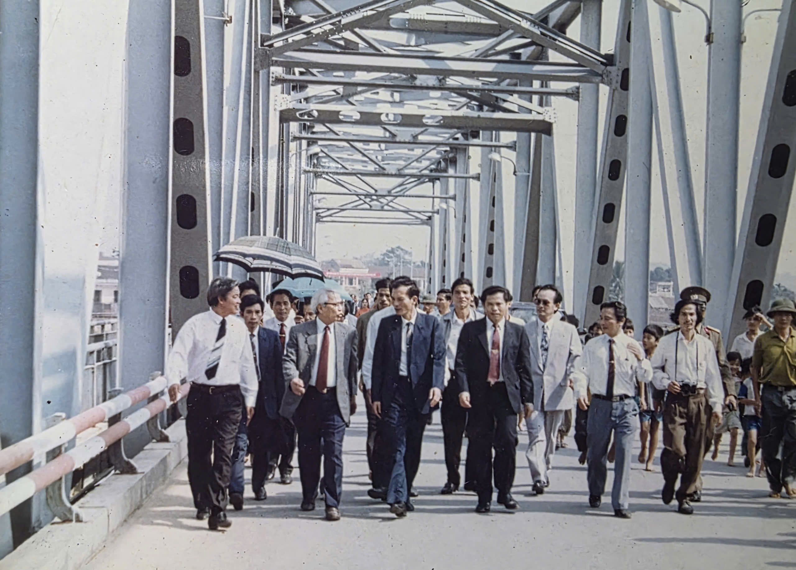 Cầu Yên bái qua hơn 3 thập kỷ, ký ức còn lại trước ngày thay áo mới - Ảnh 6.