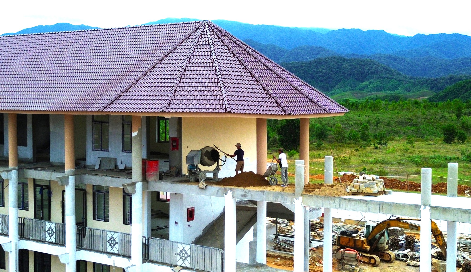 To&agrave;n cảnh trường nội tr&uacute; li&ecirc;n cấp khu vực bi&ecirc;n giới ở Huế trước ng&agrave;y ho&agrave;n th&agrave;nh - Ảnh 10.