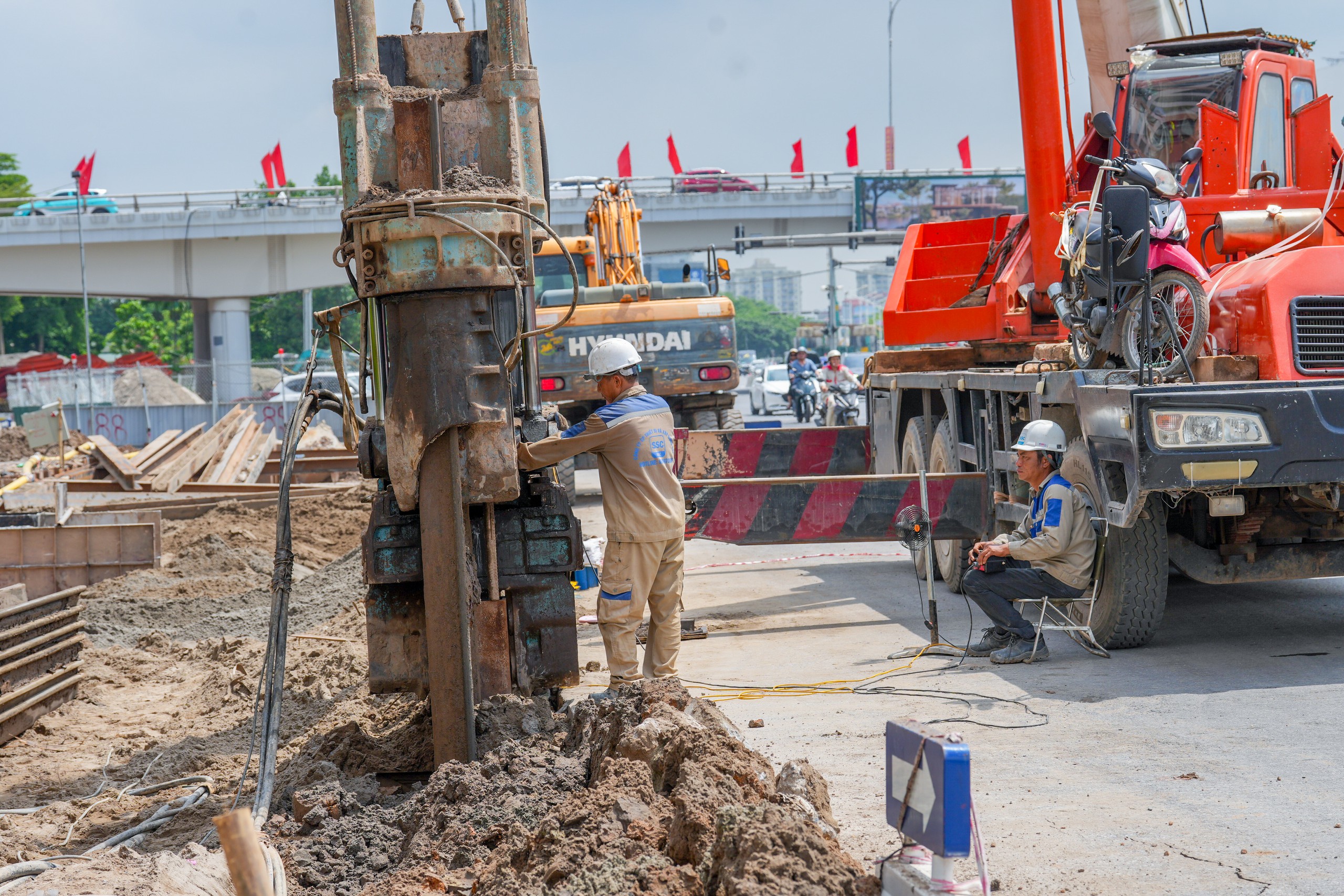 Toàn cảnh công trường hầm chui Cổ Linh sau 9 tháng thi công - Ảnh 7.