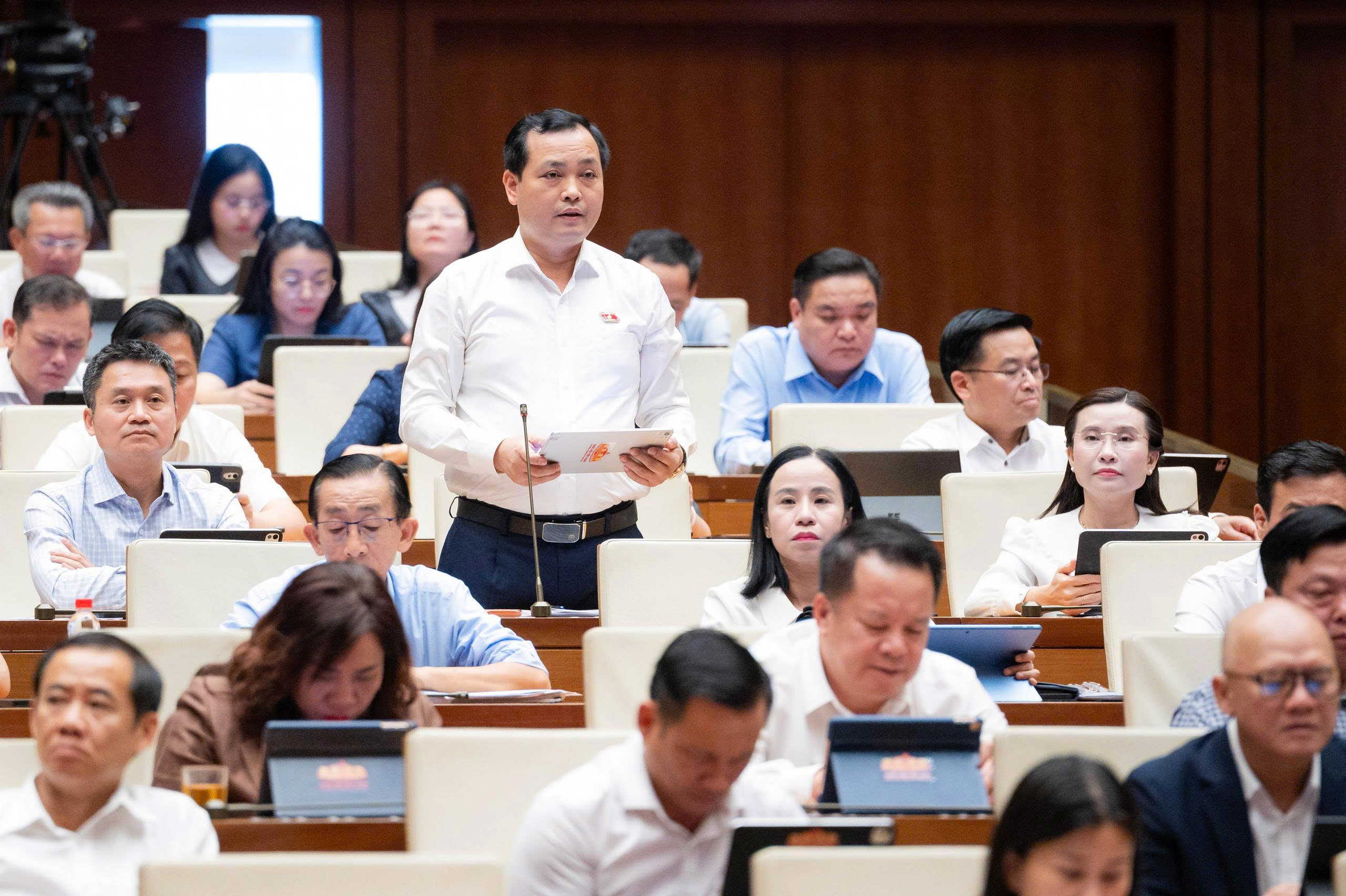 ĐBQH: Siết chỉ ti&ecirc;u tư ph&aacute;p nhưng kh&ocirc;ng để ph&aacute;t sinh &aacute;p lực oan sai - Ảnh 1.
