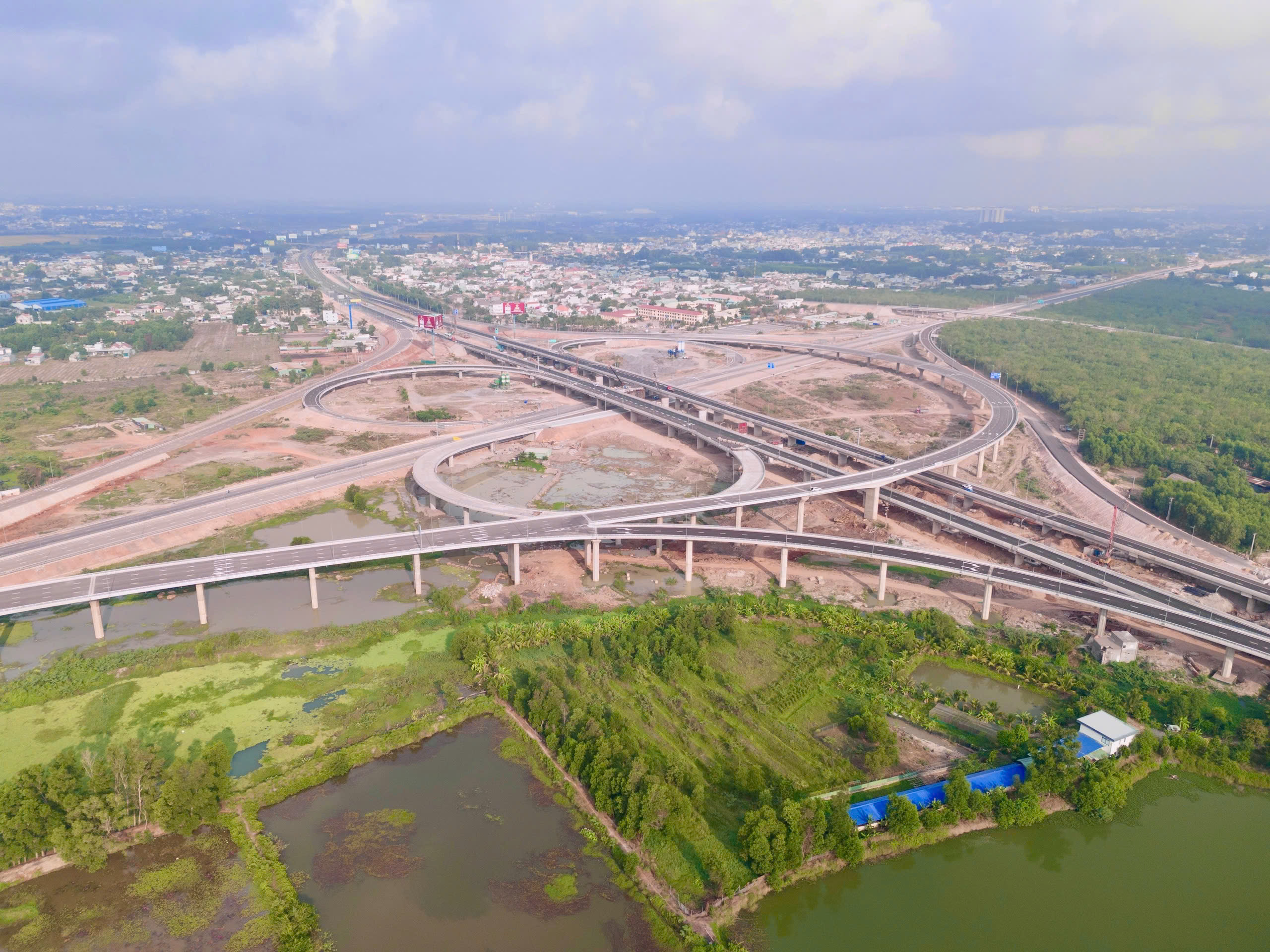 Báo động tình trạng cắt cáp điệm, trộm cắp vật tư trên cao tốc Biên Hòa - Vũng Tàu - Ảnh 1.