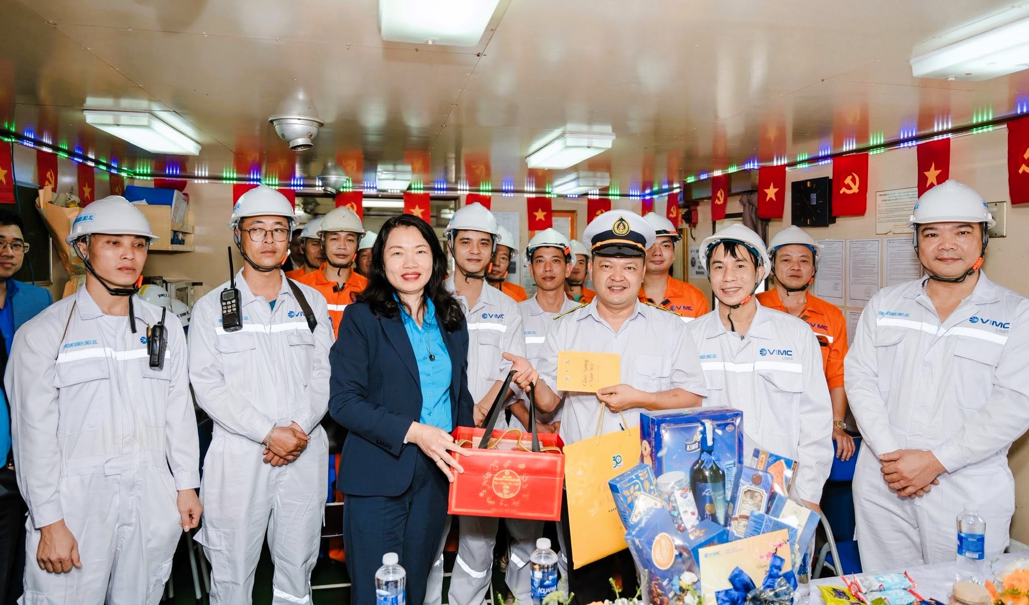 CĐXDVN: Đổi mới c&ocirc;ng t&aacute;c tuy&ecirc;n truyền gi&aacute;o dục ch&iacute;nh trị ph&aacute;p luật cho c&ocirc;ng nh&acirc;n lao động - Ảnh 1.