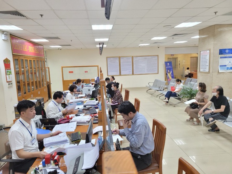 Chính phủ yêu cầu tinh gọn bộ máy, hoàn thiện chính quyền 2 cấp trong tháng 10 - Ảnh 1.