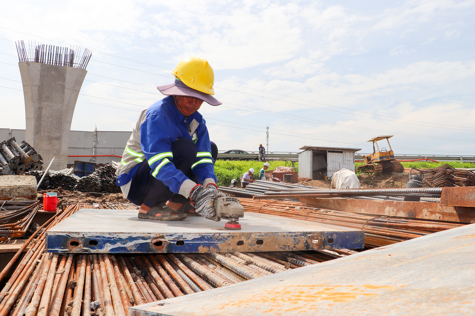 Hạng mục bổ sung cao tốc Mỹ Thuận - Cần Thơ tăng tốc sau khi mặt bằng cơ bản được tháo gỡ - Ảnh 8.