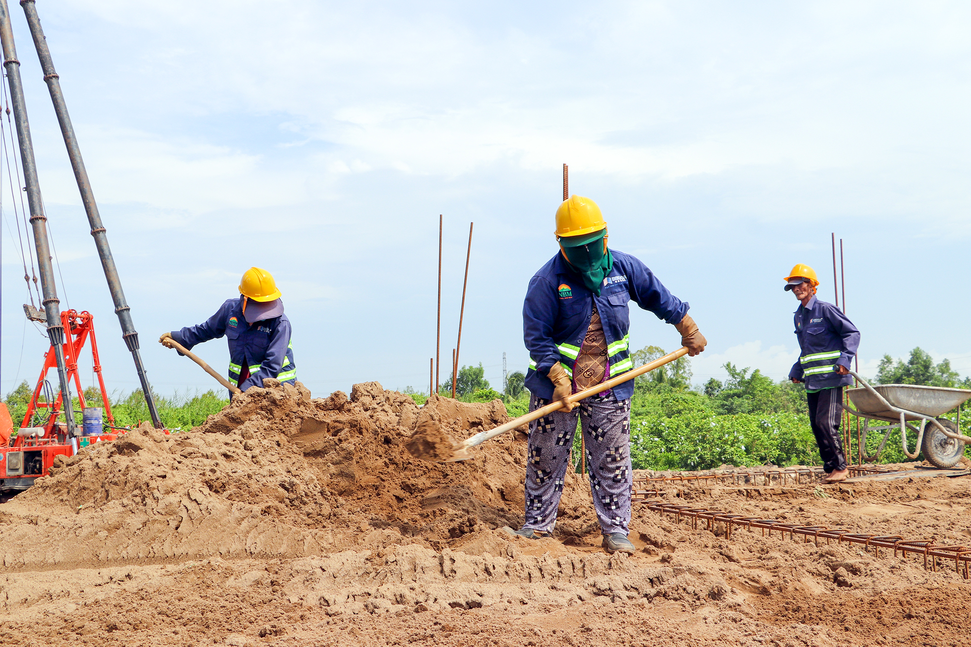 Hạng mục bổ sung cao tốc Mỹ Thuận - Cần Thơ tăng tốc sau khi mặt bằng cơ bản được tháo gỡ - Ảnh 7.