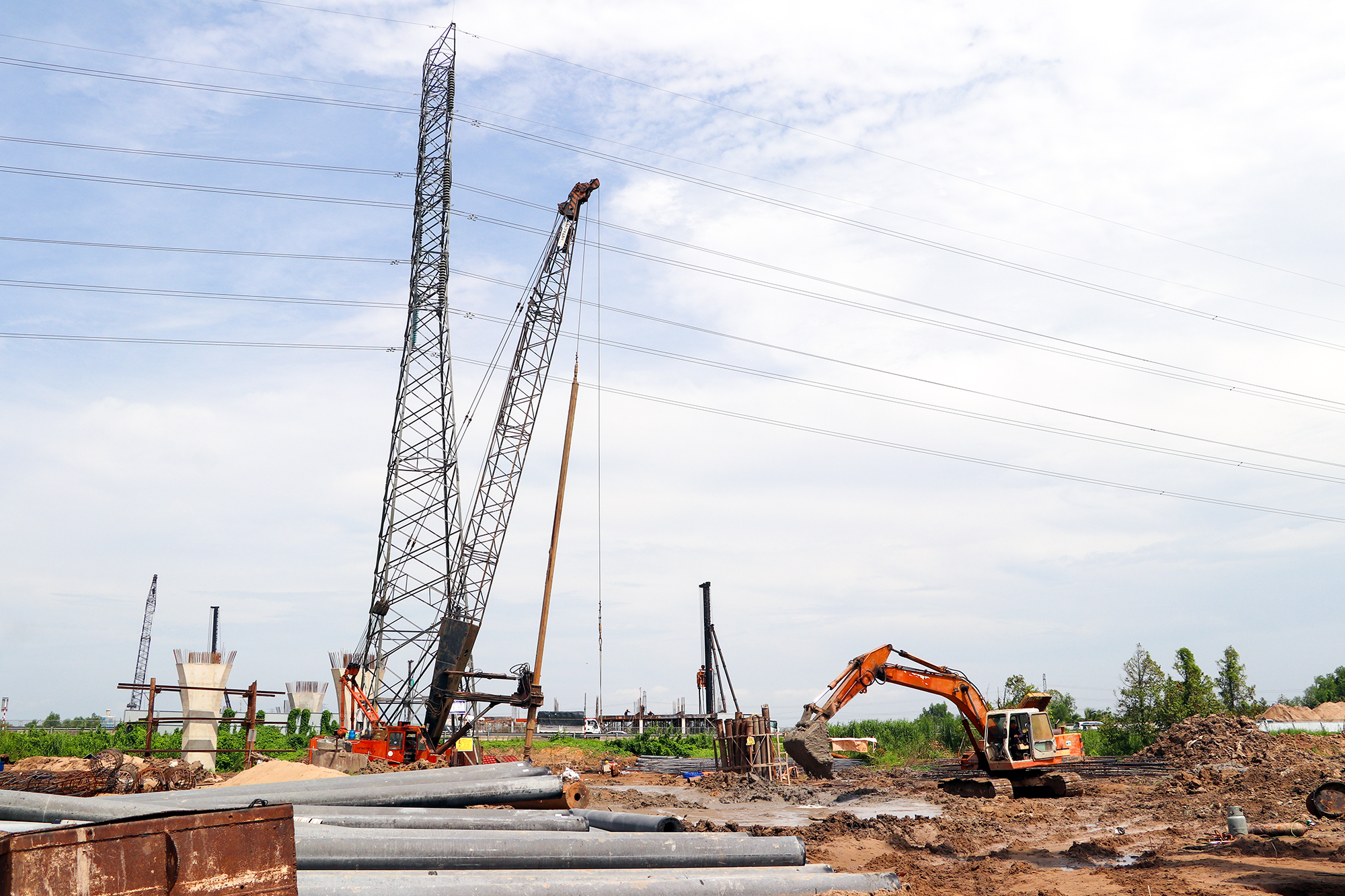 Hạng mục bổ sung cao tốc Mỹ Thuận - Cần Thơ tăng tốc sau khi mặt bằng cơ bản được tháo gỡ - Ảnh 1.