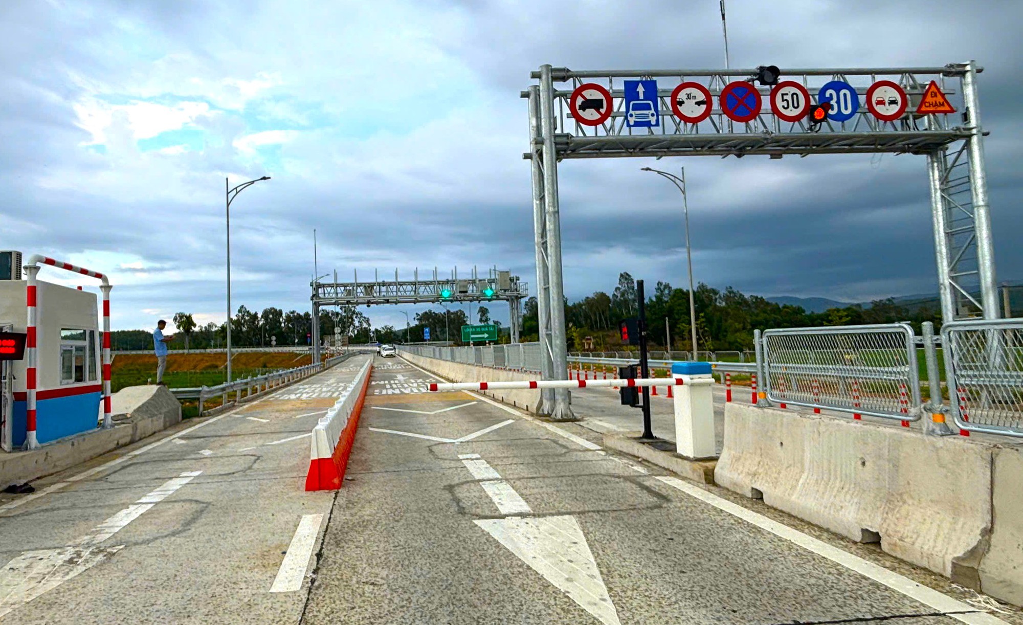 5 dự án cao tốc từ Quảng Ngãi đến Nha Trang bắt đầu thu phí từ 14 giờ ngày 14/8 - Ảnh 1.