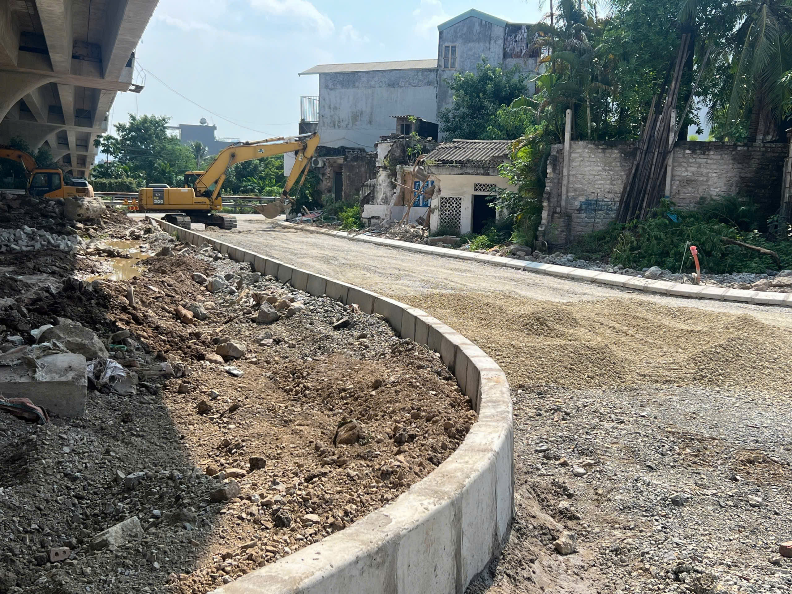 Cầu vượt đường sắt Bắc - Nam ở Phủ Lý: Sau phản ánh, công tác GPMB có chuyển biến - Ảnh 3.