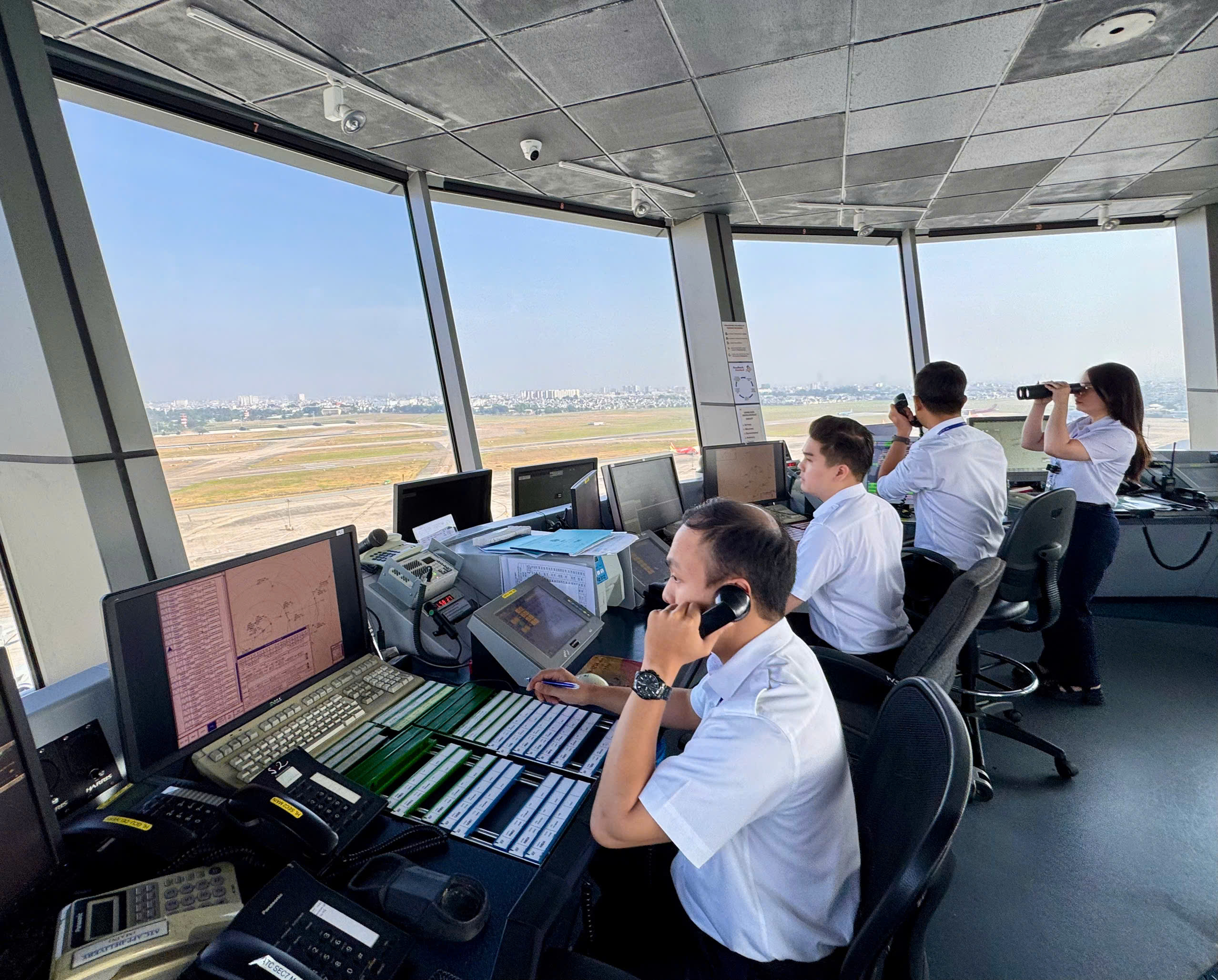 73 chuyến bay bị ảnh hưởng do UAV xuất hiện gần Cảng h&agrave;ng kh&ocirc;ng quốc tế T&acirc;n Sơn Nhất - Ảnh 1.