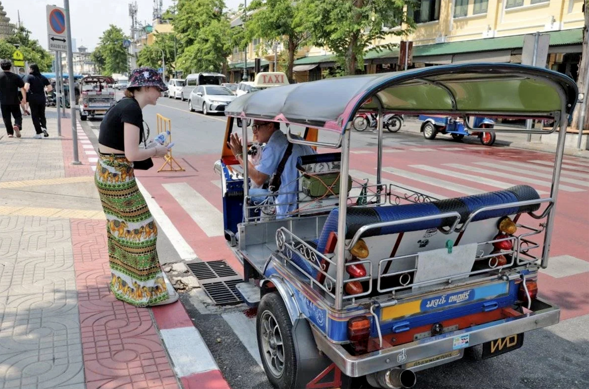 Tranh c&atilde;i đề xuất cấm xe tuk-tuk chạy xăng tại Bangkok - Ảnh 1.