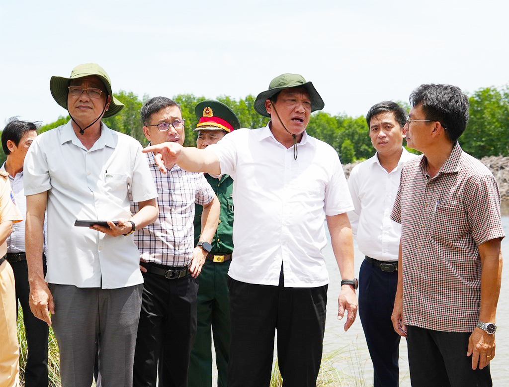 Đồng thuận mở đường nơi miền cuối đất - Ảnh 1.