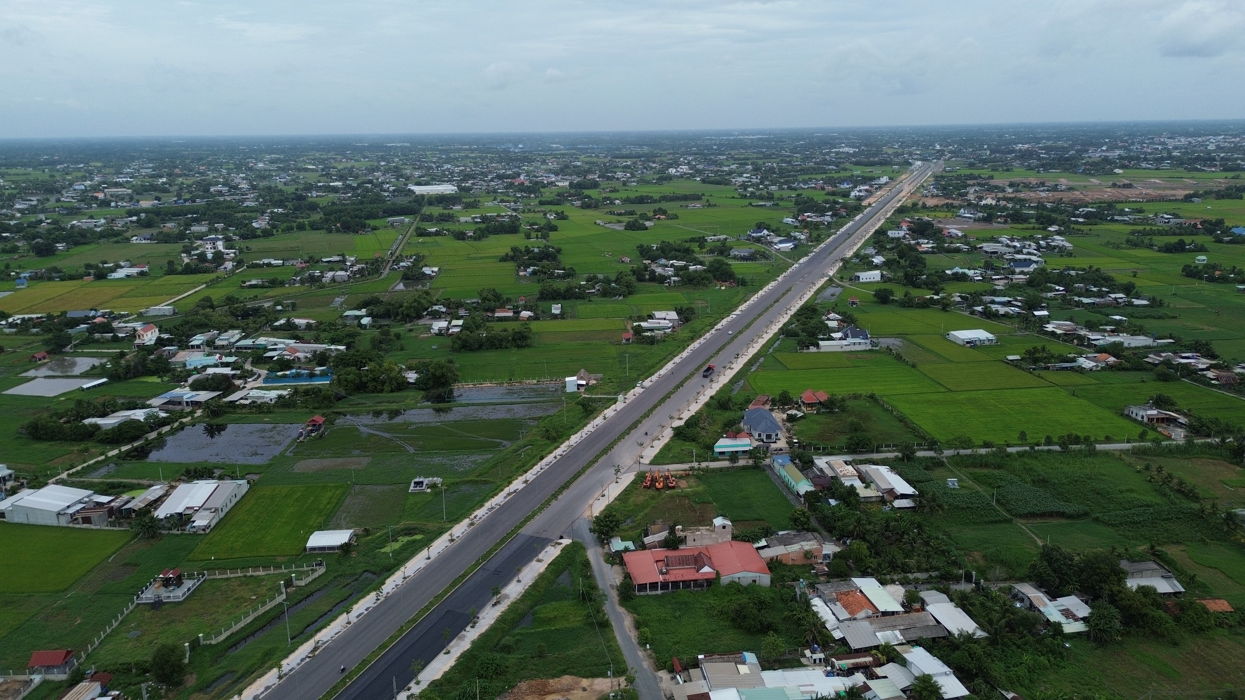 To&agrave;n cảnh tuyến đường ngh&igrave;n tỷ kết nối đường Hồ Ch&iacute; Minh, Quốc lộ N2 sắp th&ocirc;ng xe - Ảnh 1.