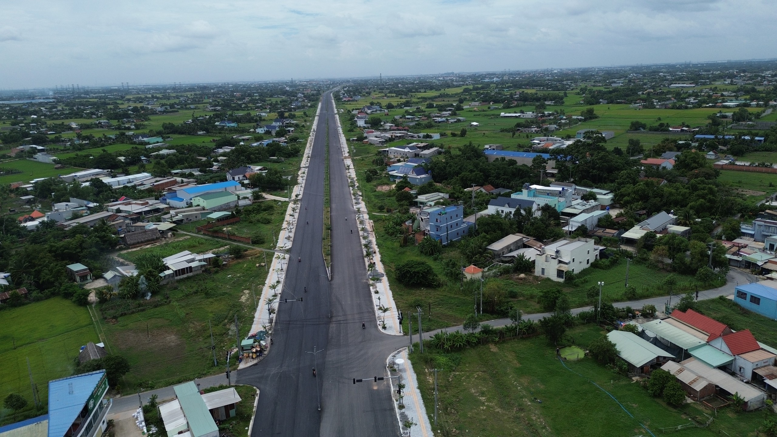 To&agrave;n cảnh tuyến đường ngh&igrave;n tỷ kết nối đường Hồ Ch&iacute; Minh, Quốc lộ N2 sắp th&ocirc;ng xe - Ảnh 5.