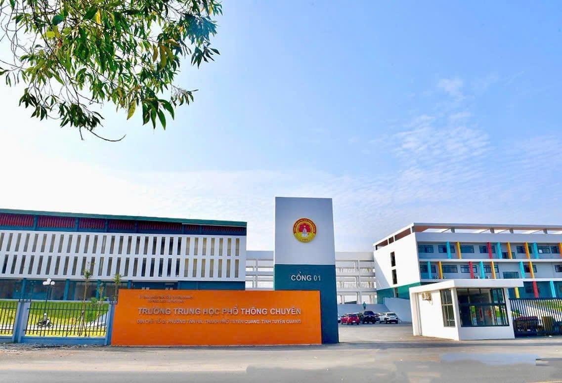 323 th&iacute; sinh l&agrave;m thủ tục thi lại tốt nghiệp trung học phổ th&ocirc;ng tại Tuy&ecirc;n Quang - Ảnh 1.