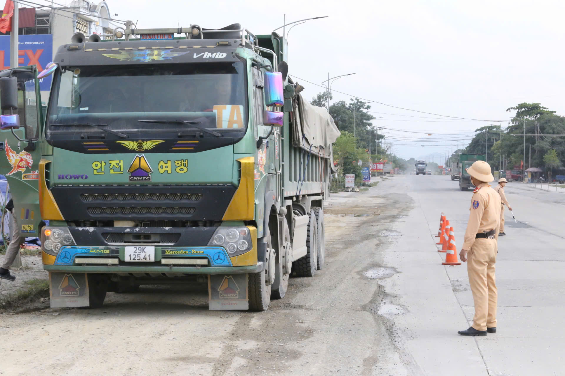 Ph&uacute; Thọ xử l&yacute; xe tải chở đất g&acirc;y mất an to&agrave;n giao th&ocirc;ng năm 2026 - Ảnh 7.