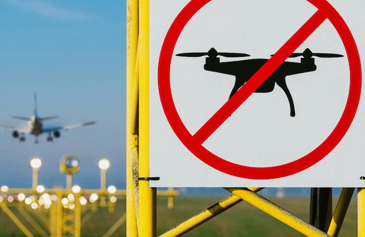 Bộ Công an cảnh báo UAV đe dọa trực tiếp an ninh, an toàn hàng không - Ảnh 2.