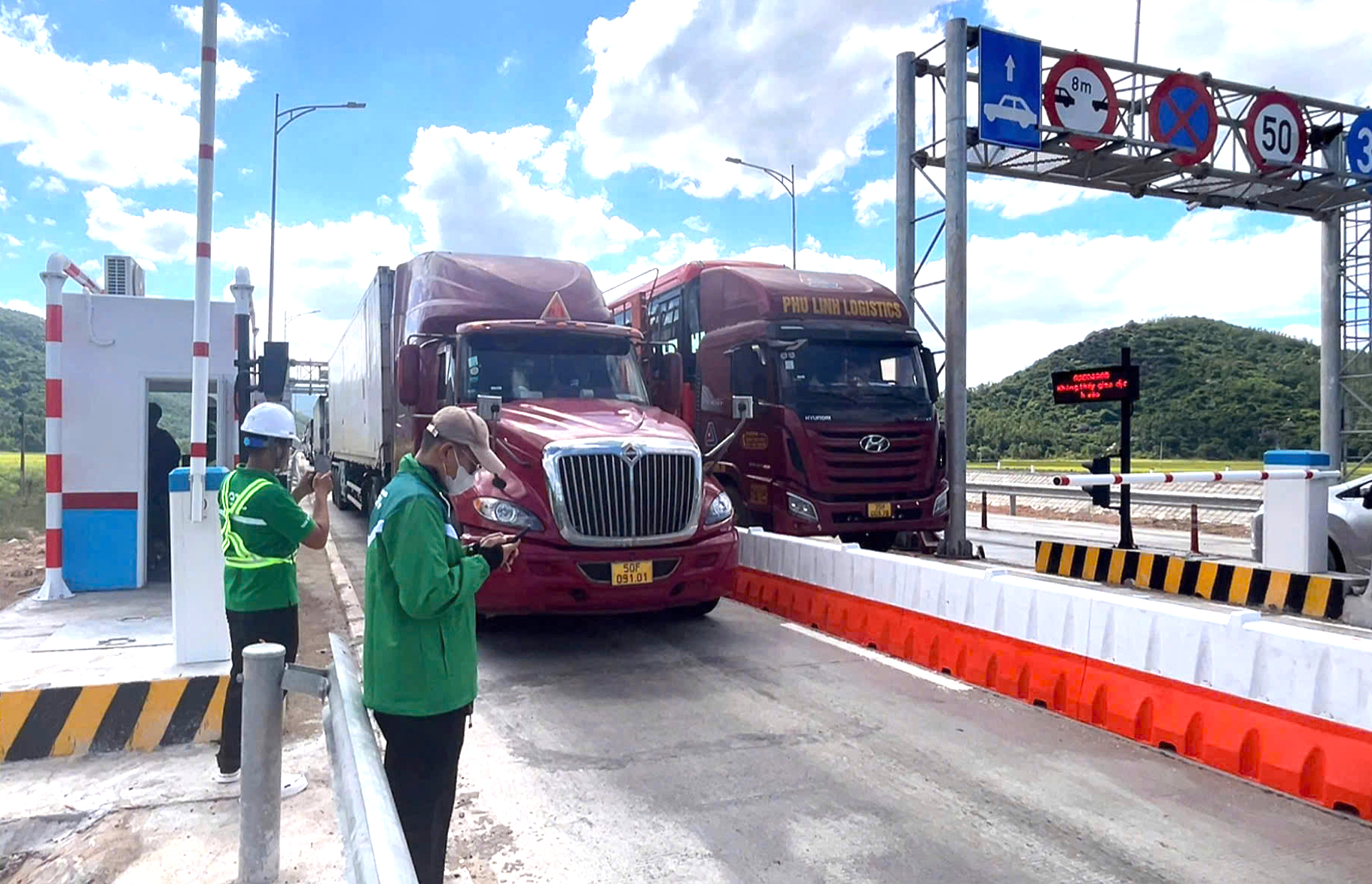Ch&iacute;nh thức thu ph&iacute; 5 đoạn cao tốc từ Quảng Ng&atilde;i đến Nha Trang - Ảnh 3.