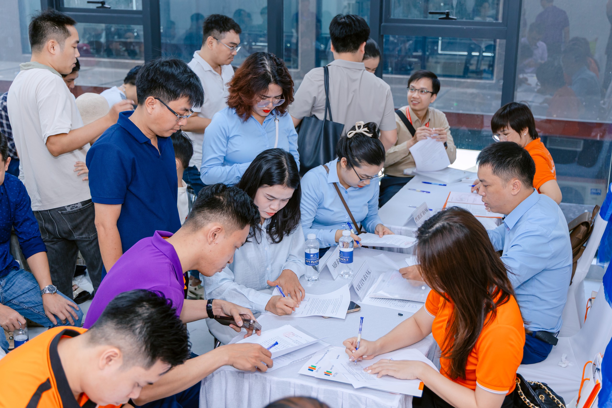 FPT City Đ&agrave; Nẵng b&agrave;n giao giấy chứng nhận quyền sở hữu căn hộ cho cư d&acirc;n FPT Plaza 3 - Ảnh 3.
