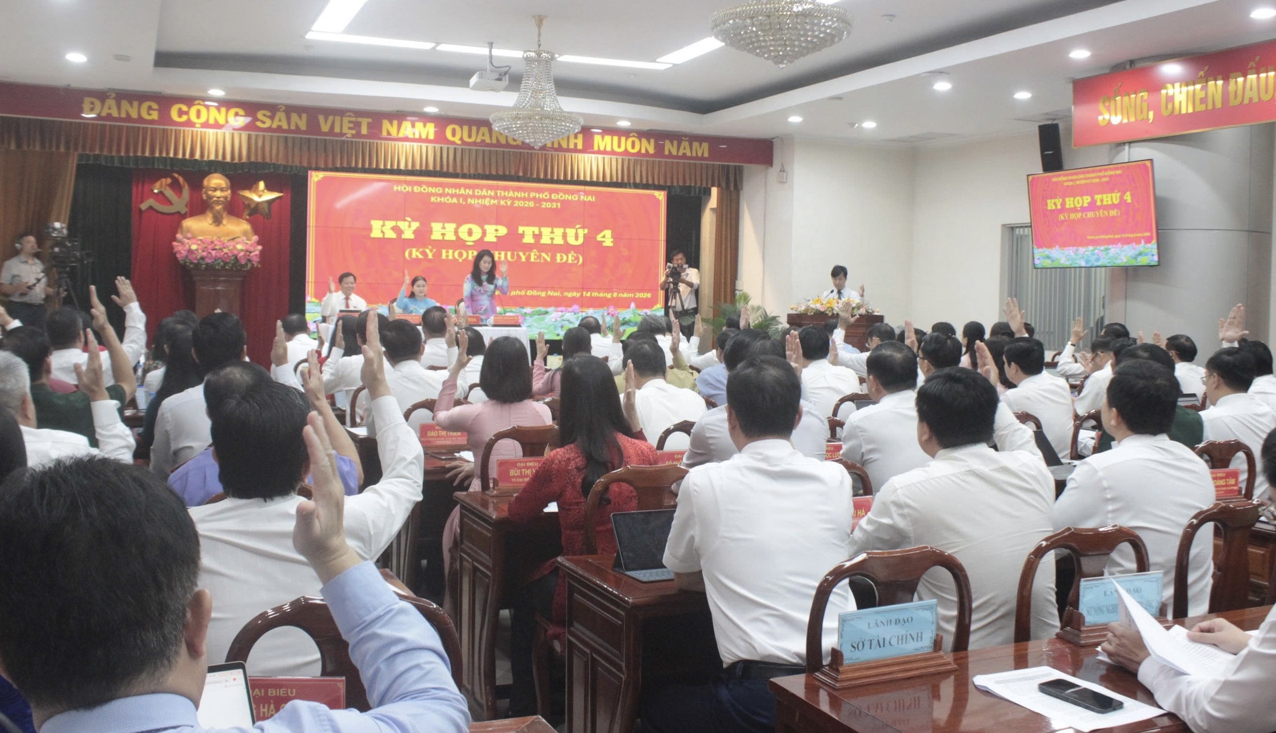 B&agrave; Nguyễn Thị C&aacute;t Ti&ecirc;n giữ chức Ph&oacute; Chủ tịch UBND TP Đồng Nai - Ảnh 2.