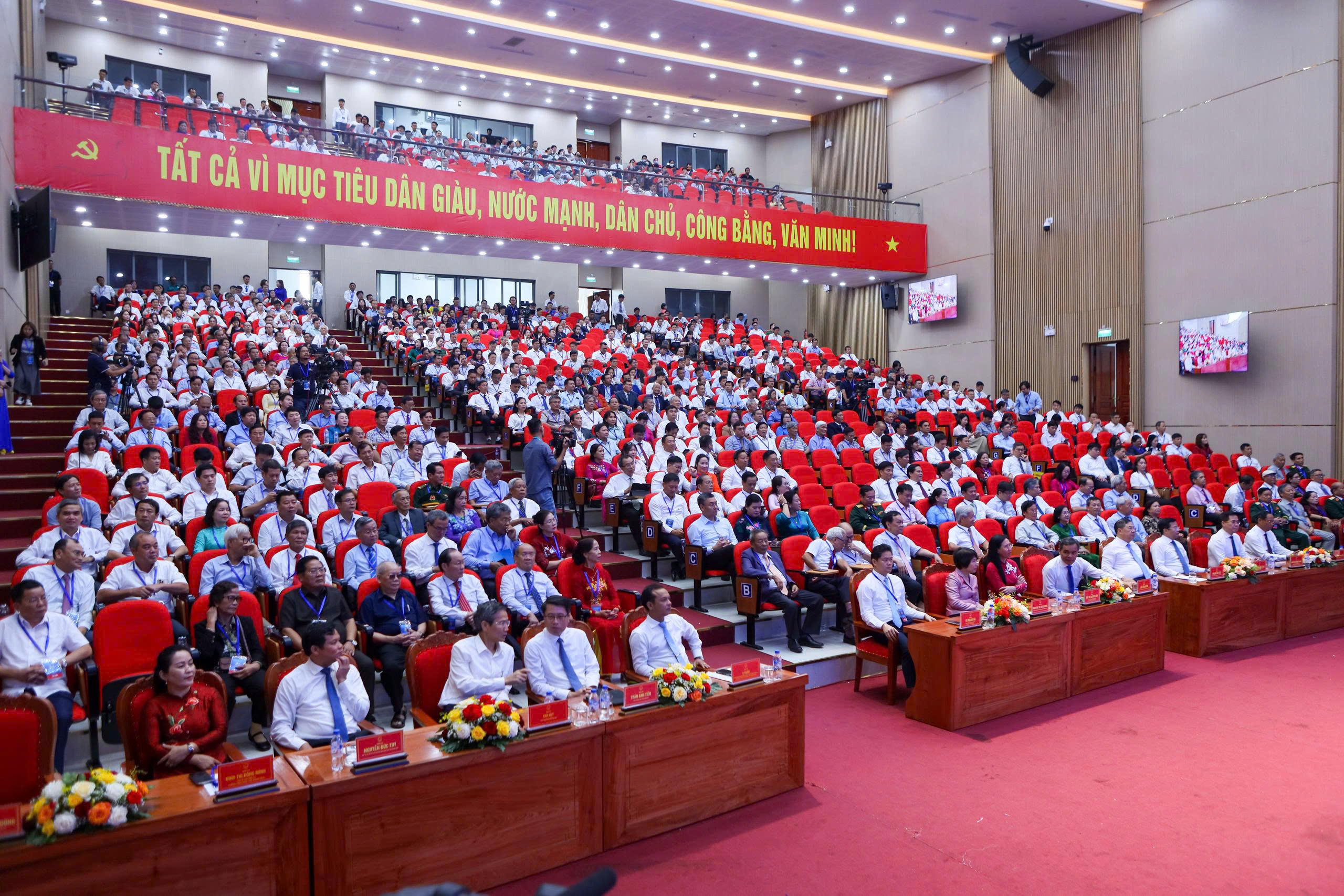 Ph&oacute; Thủ tướng: Tối ưu h&oacute;a hạ tầng giao th&ocirc;ng tốc độ cao li&ecirc;n v&ugrave;ng, kết nối Dung Quất - Ảnh 2.