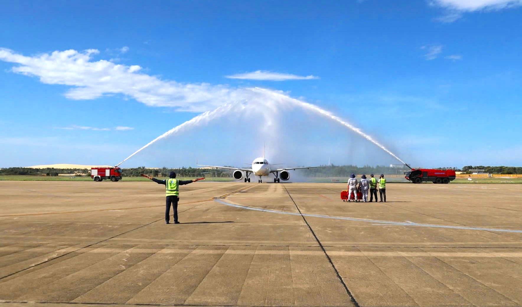 Khai trương đường bay Cam Ranh - Đồng Hới: Kết nối di sản - Vươn tầm biển xanh - Ảnh 1.