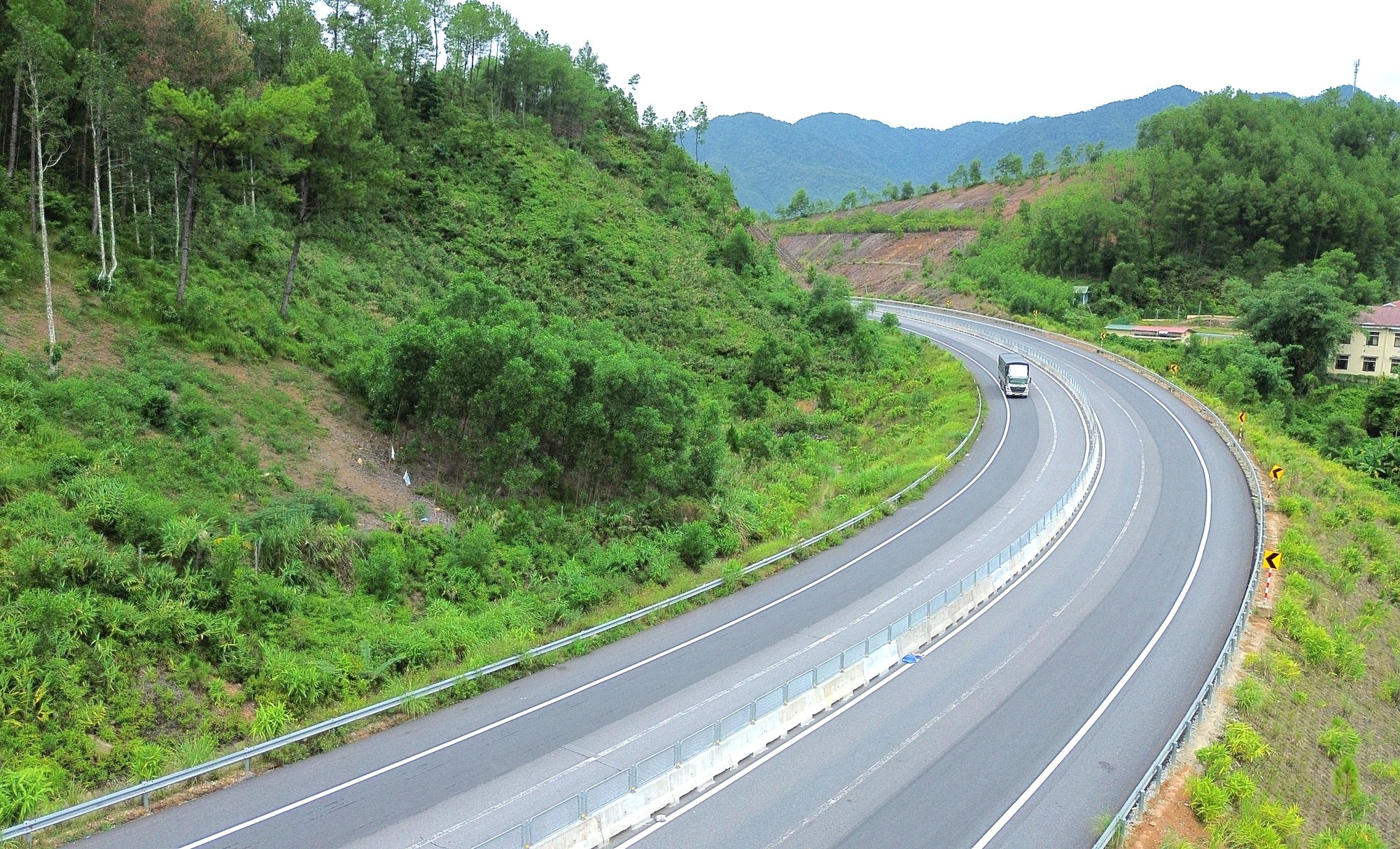 Cao tốc La Sơn - Hòa Liên sẵn sàng thông tuyến chính - Ảnh 12.